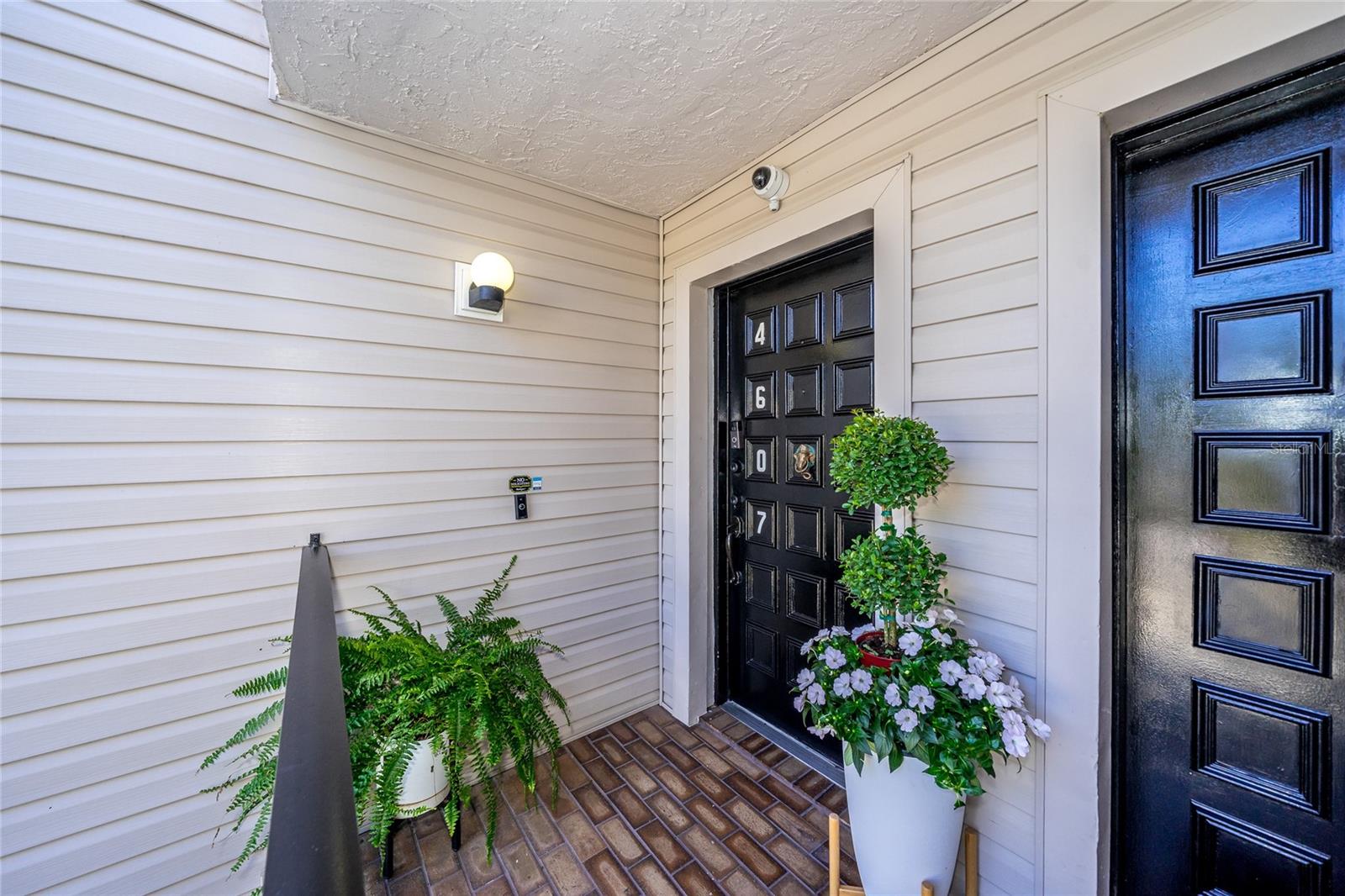 RIVER OAKS CONDO I - Residential