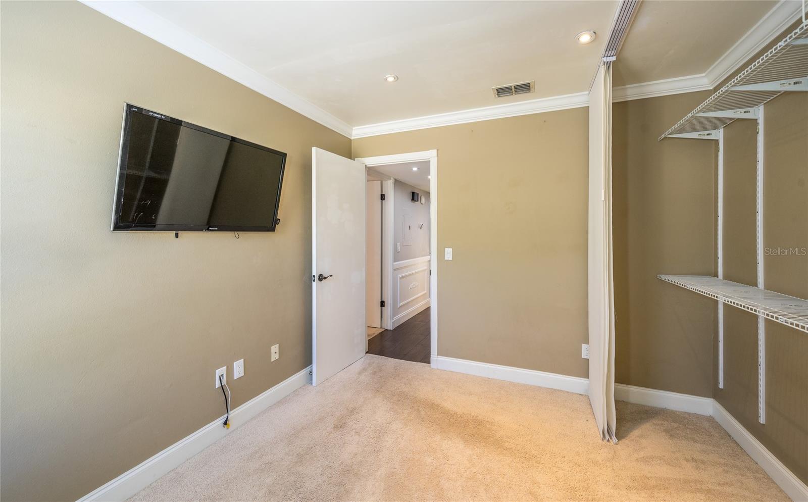 RIVER OAKS CONDO I - Residential