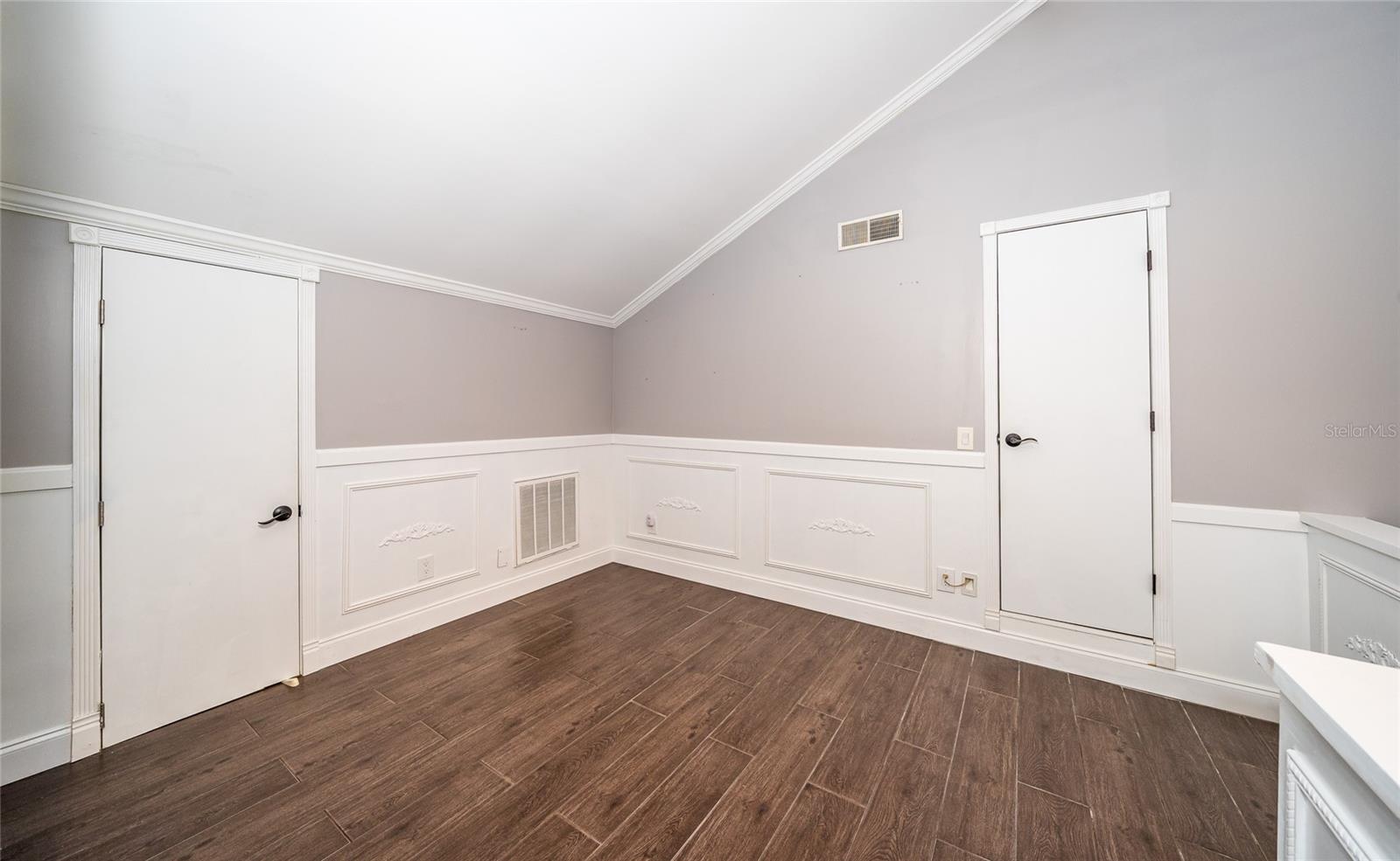 RIVER OAKS CONDO I - Residential