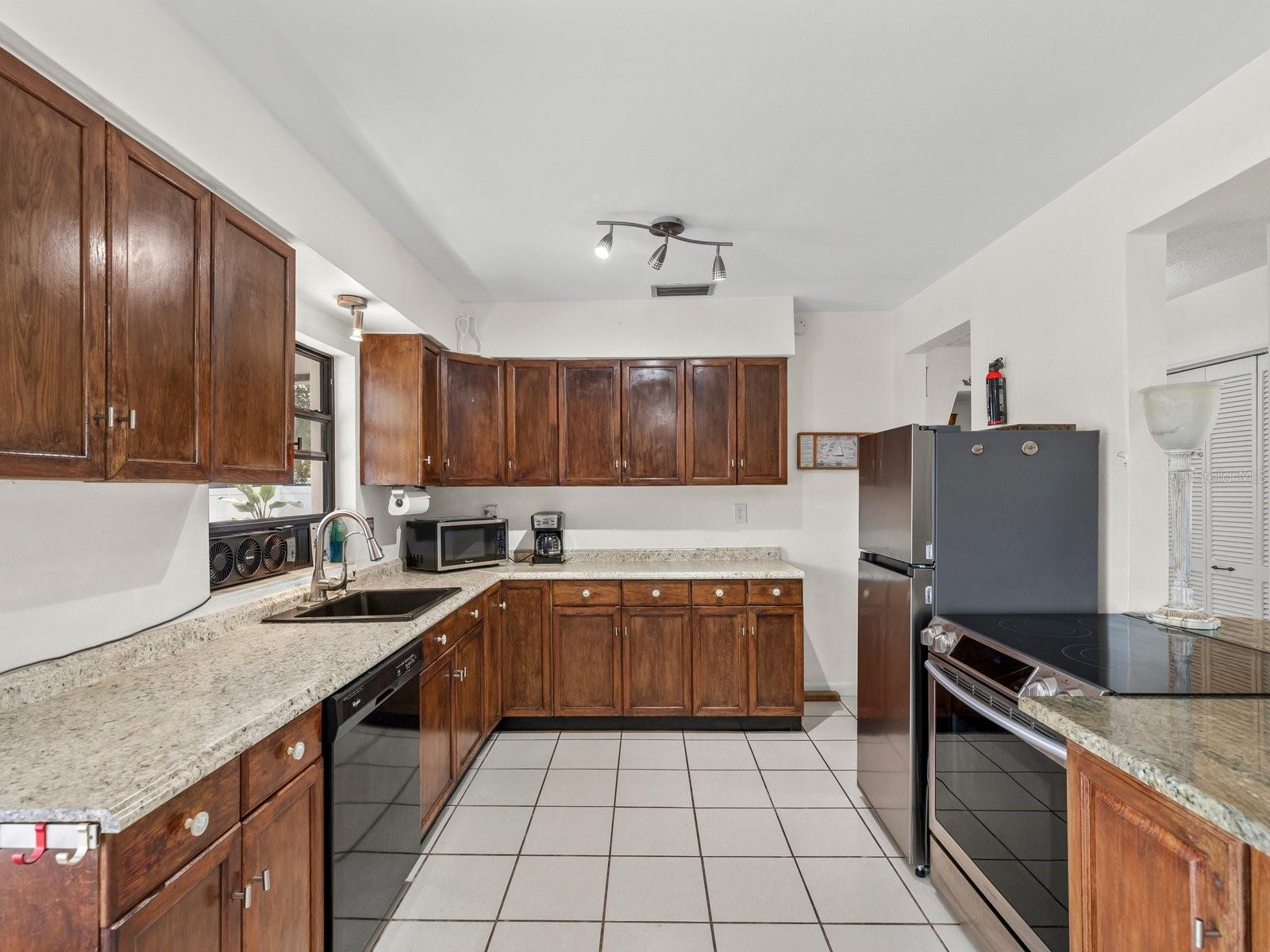 BAYWOOD VILLAGE SEC 2 - Residential