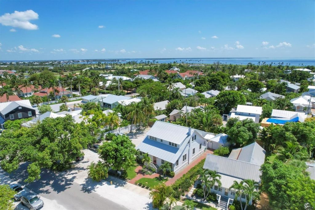 Photo of 342 Palm Avenue, Boca Grande, FL 33921 (MLS # D6143432)