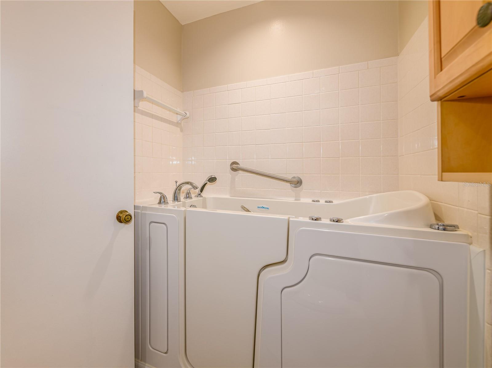 SUBURBAN CLUB ESTATES - Residential Lease