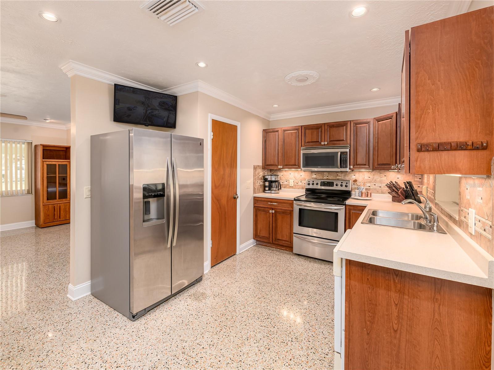 SUBURBAN CLUB ESTATES - Residential Lease