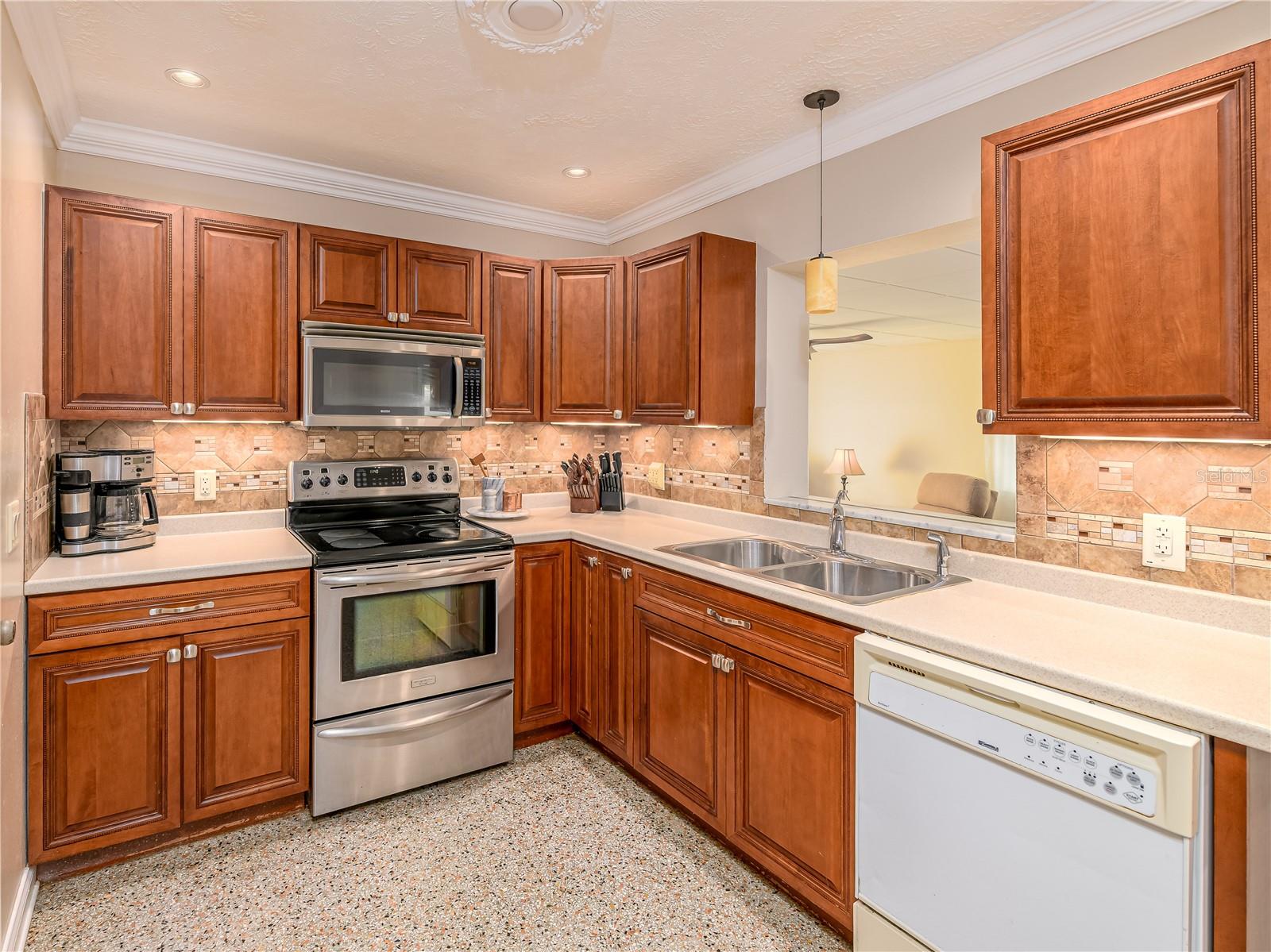 SUBURBAN CLUB ESTATES - Residential Lease