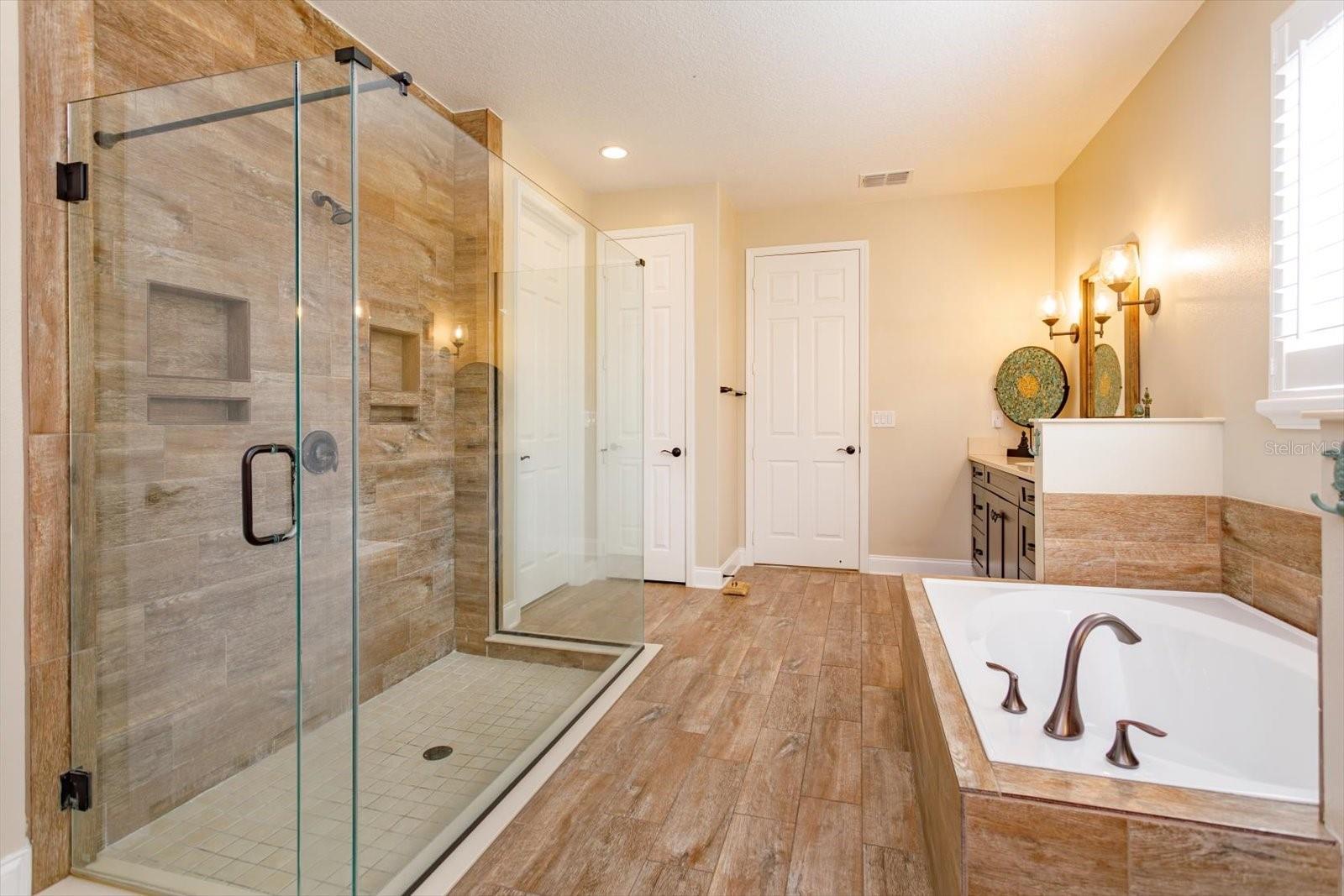 FOSTERS GROVE AT OVIEDO - Residential