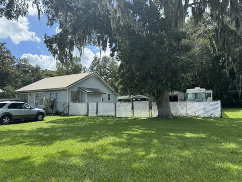 A home in LAKELAND