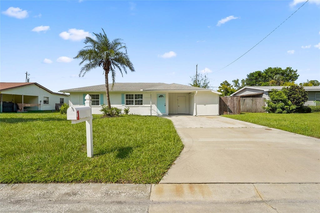 Photo of 2901 Poplar Street, Sarasota, FL 34237 (MLS # TB8551974)