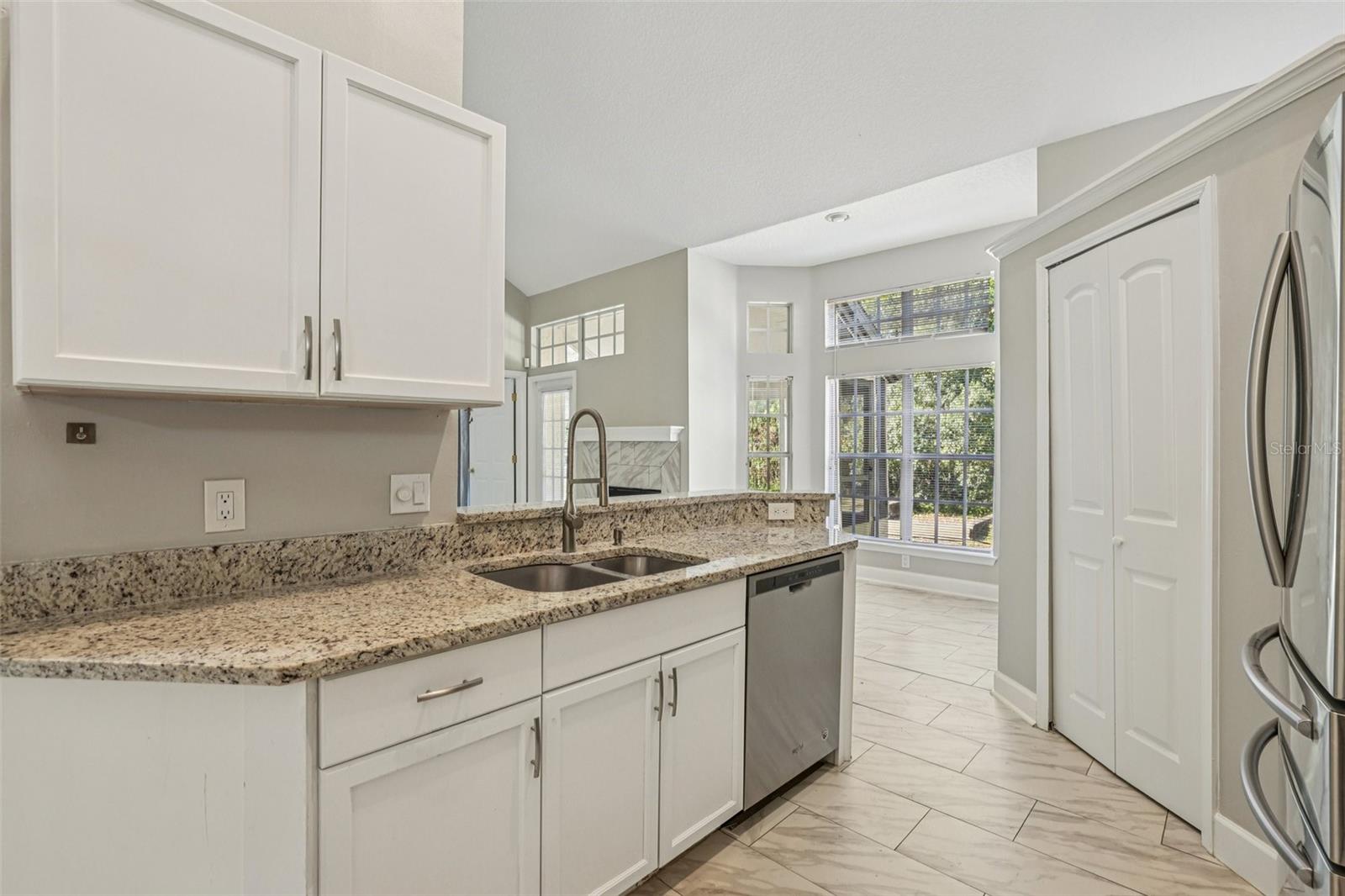 BARCLAY PLACE A CONDOMINIUM - Residential