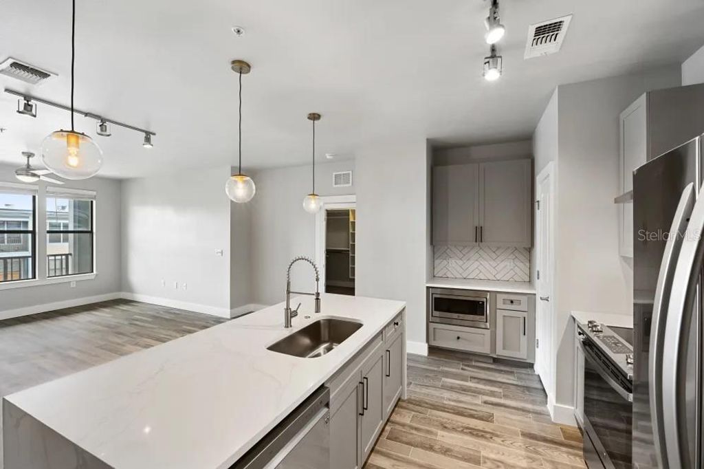 Photo of 776 N Orange Avenue, Orlando, FL 32801 (MLS # O6399291)