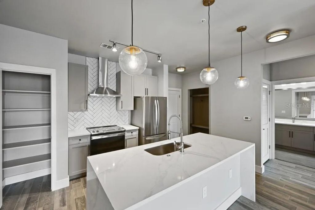 Photo of 776 N Orange Avenue, Orlando, FL 32801 (MLS # O6399291)