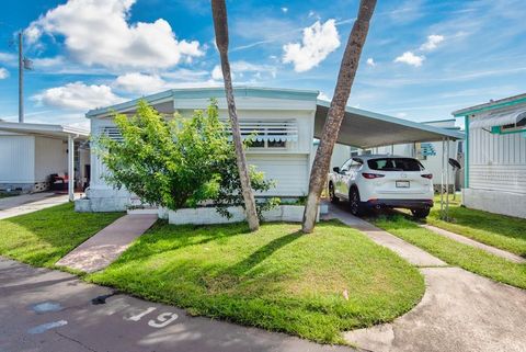 Photo of 4851 W Gandy Boulevard #B5L19, Tampa, FL 33611 (MLS # TB8425469)