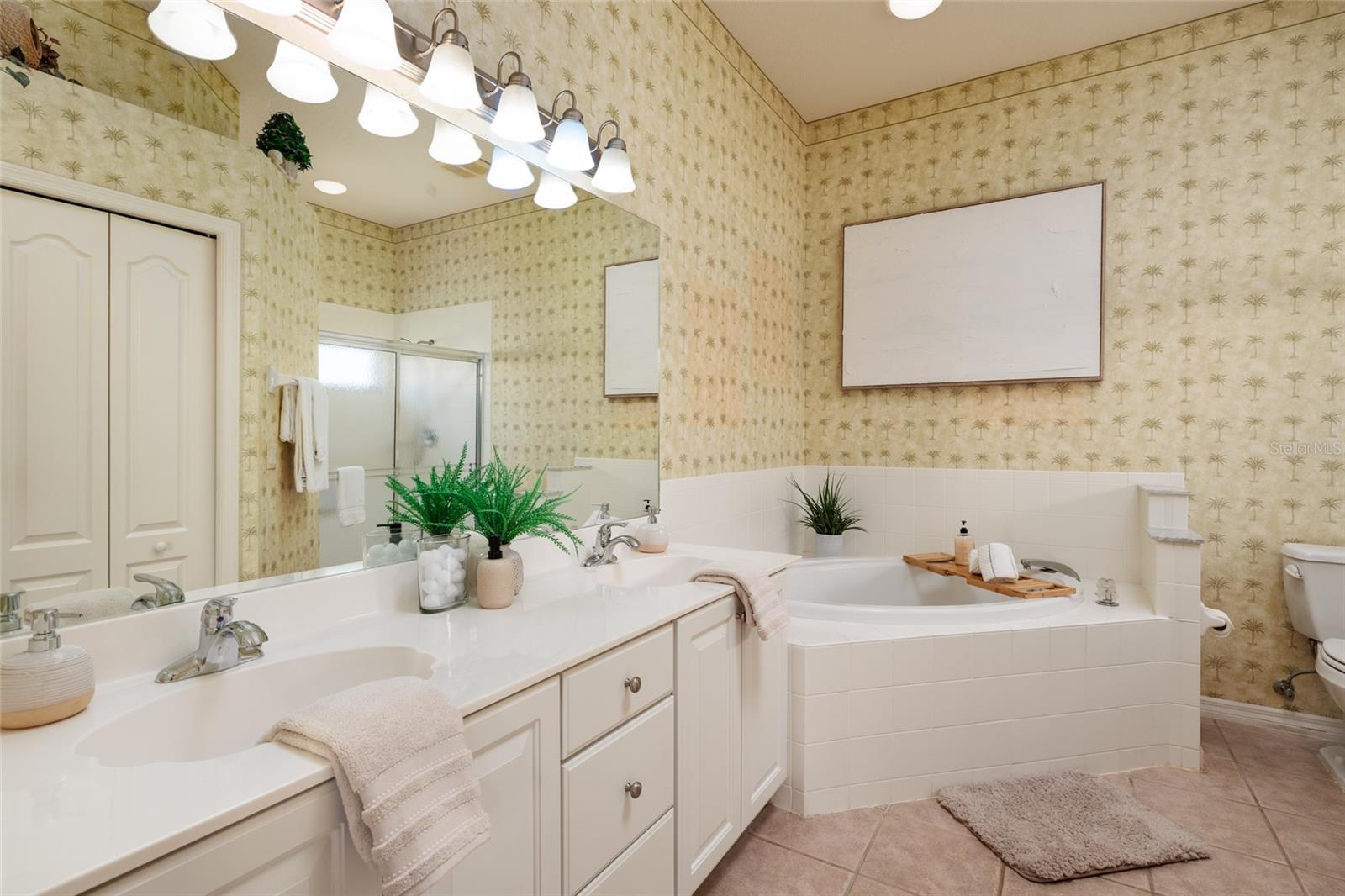 HERITAGE OAKS GOLF & COUNTRY CLUB - Residential