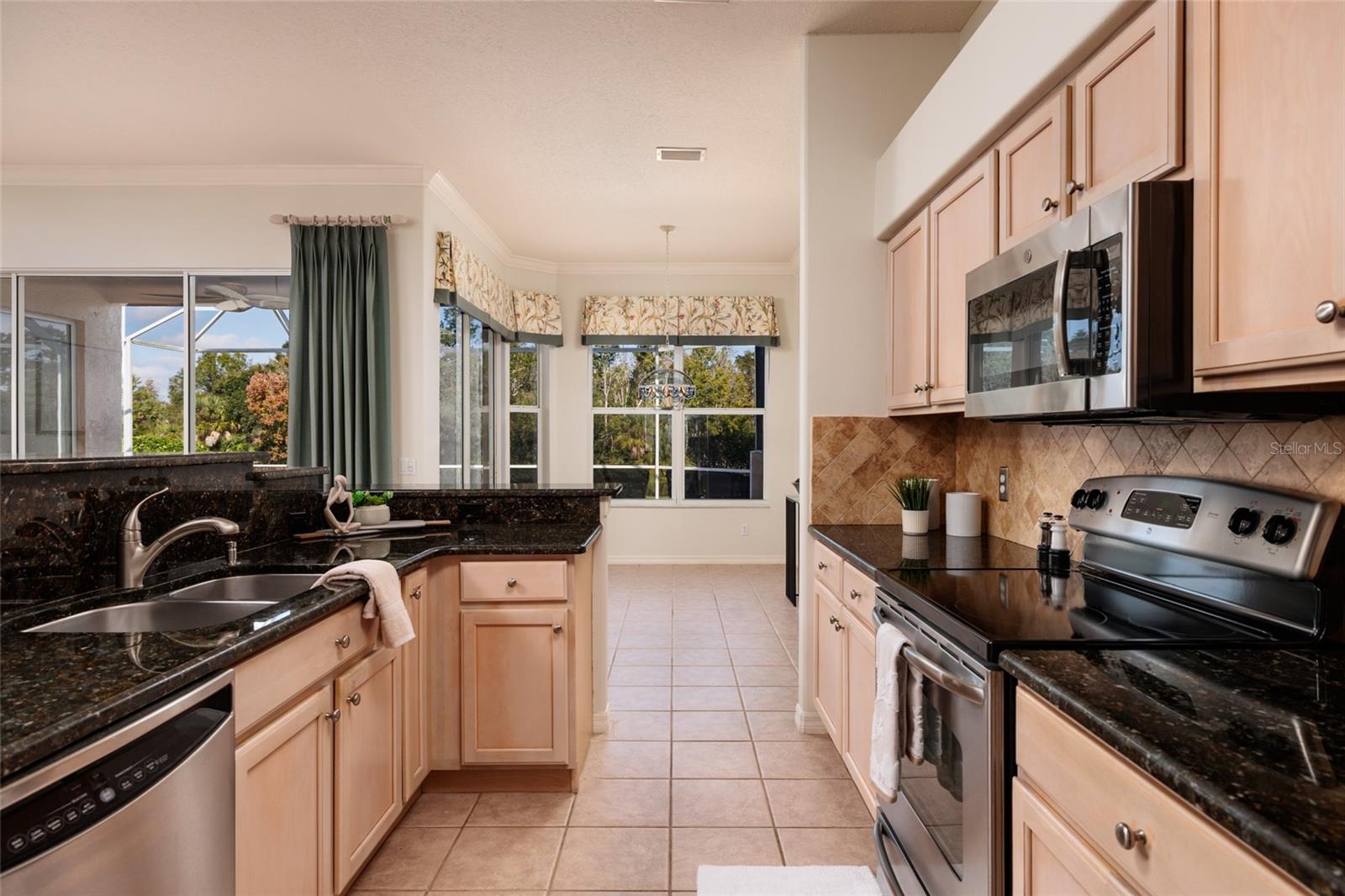 HERITAGE OAKS GOLF & COUNTRY CLUB - Residential