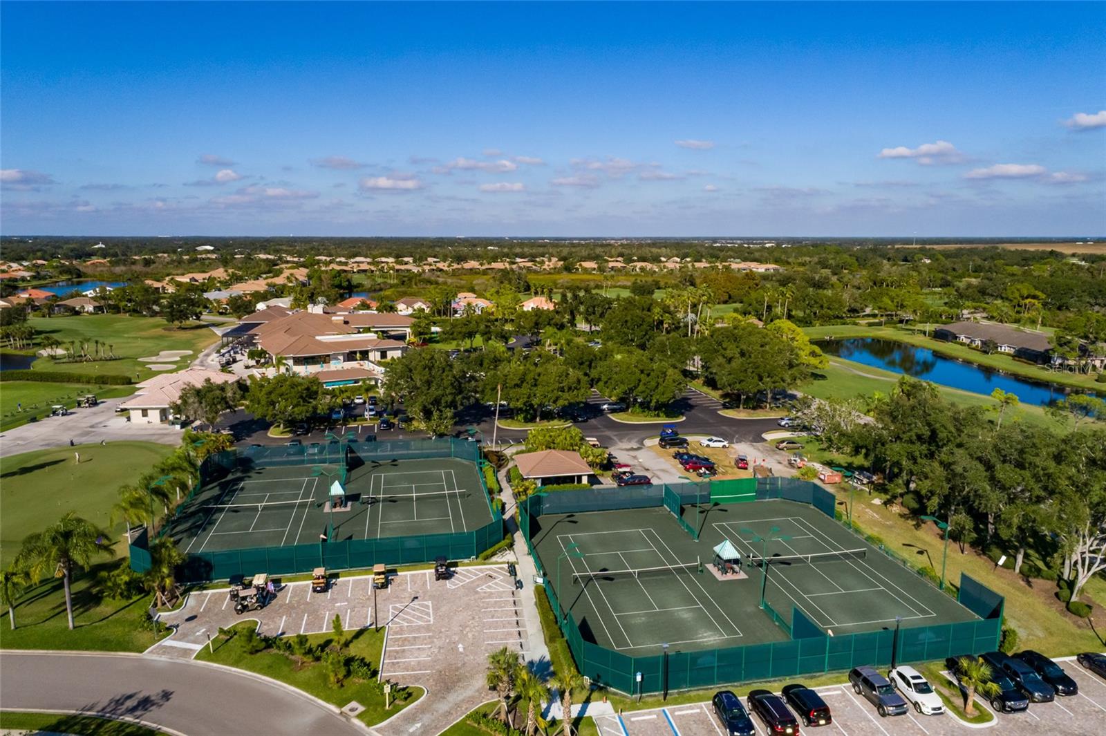 HERITAGE OAKS GOLF & COUNTRY CLUB - Residential