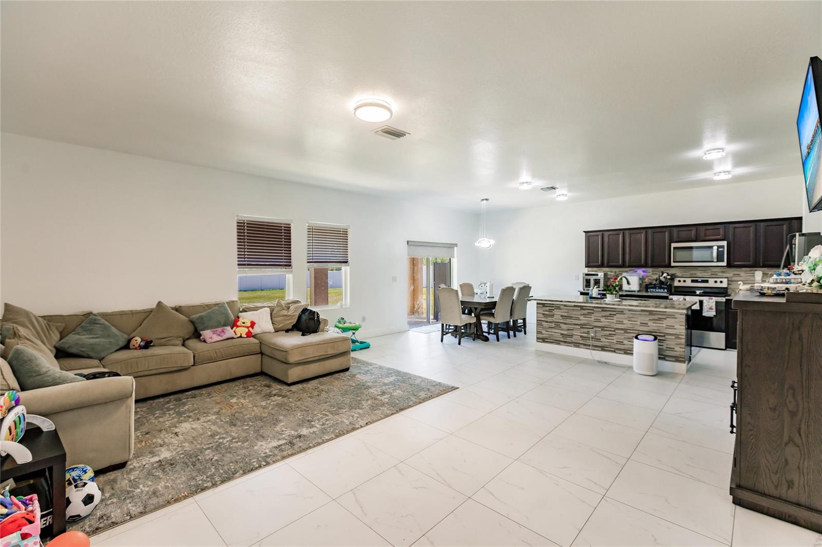 733 GARDEN OAKS SQUARE