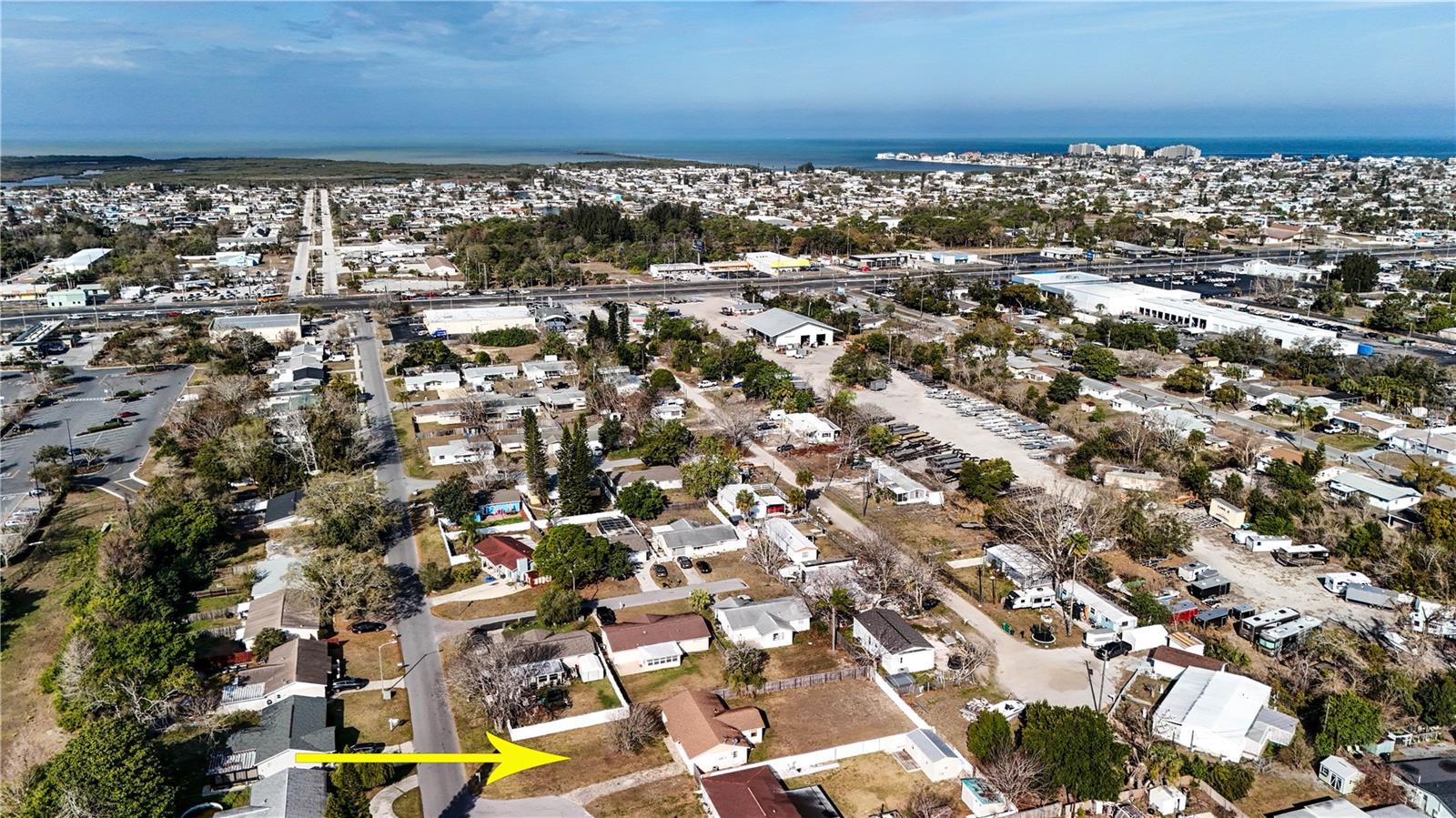 COUNTRY CLUB ESTATES - Residential