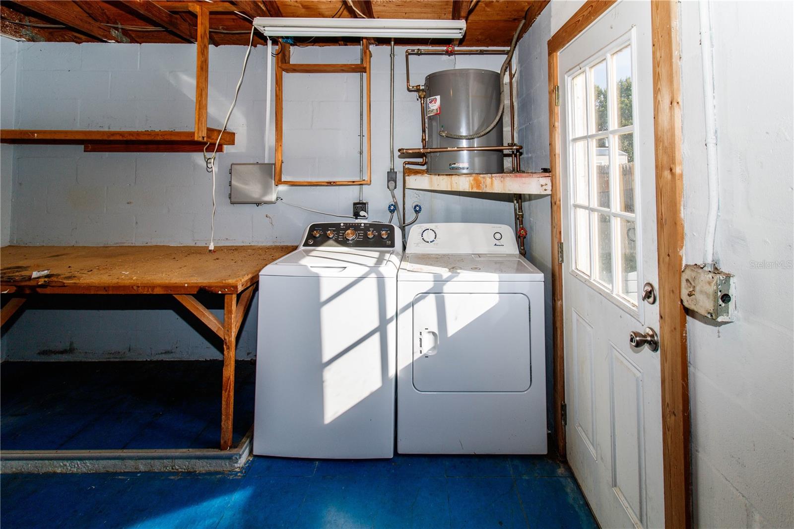 COUNTRY CLUB ESTATES - Residential