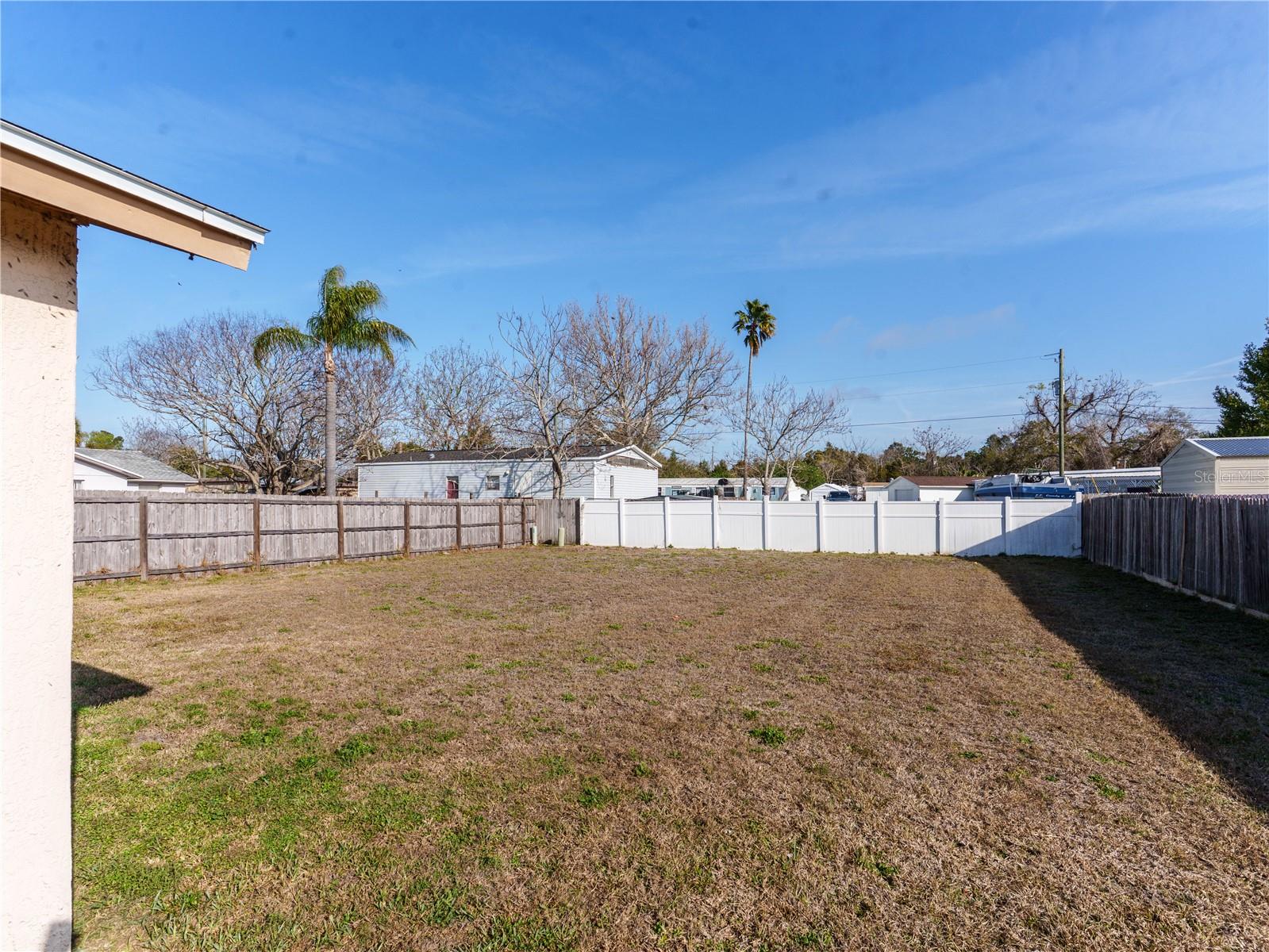 COUNTRY CLUB ESTATES - Residential