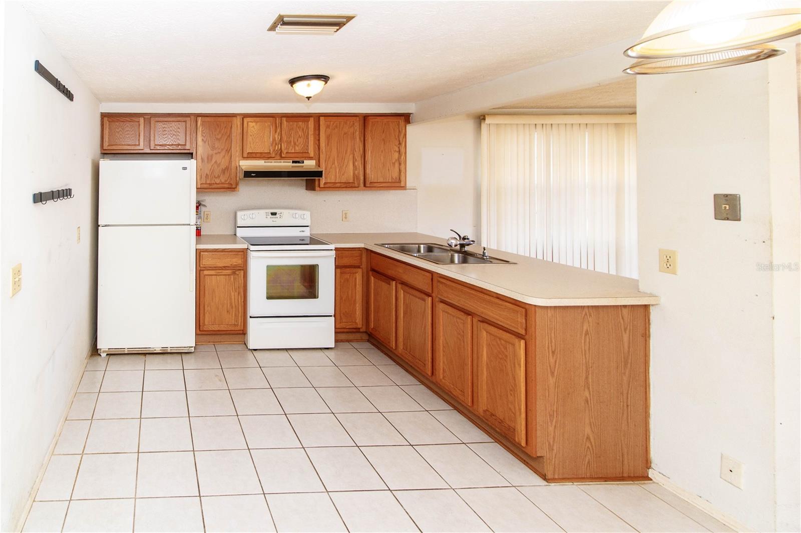 COUNTRY CLUB ESTATES - Residential