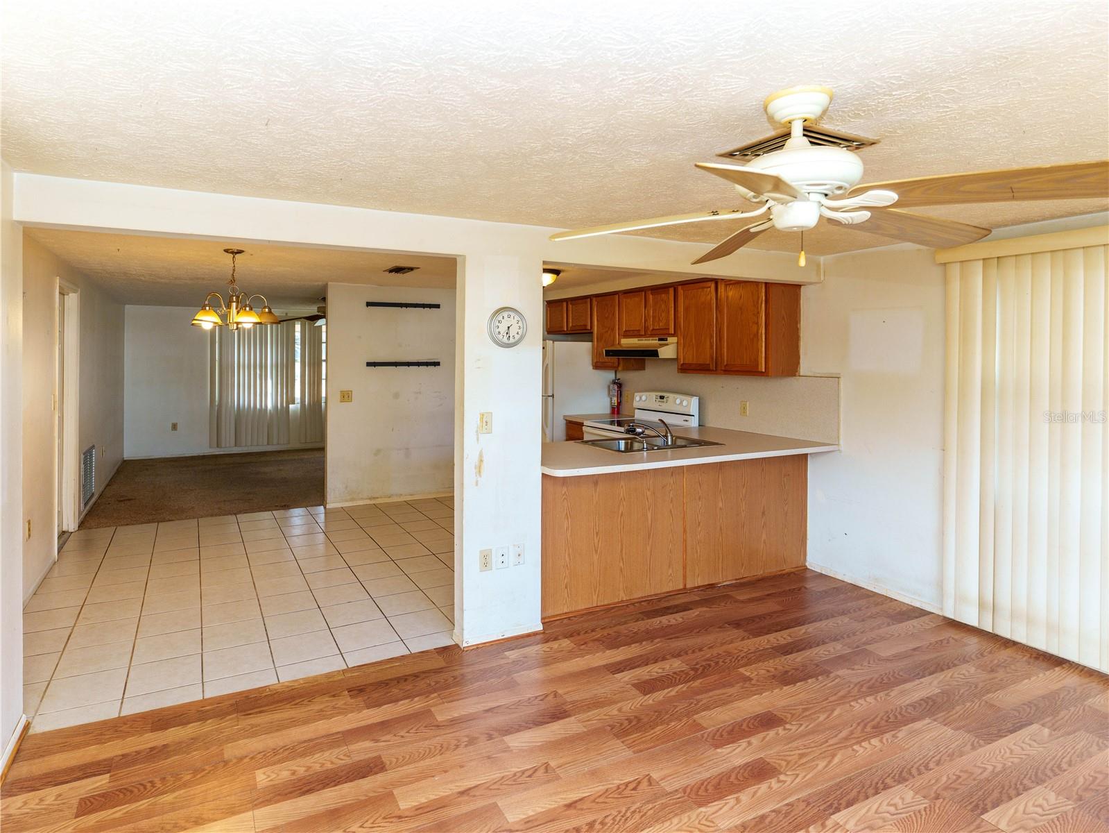 COUNTRY CLUB ESTATES - Residential