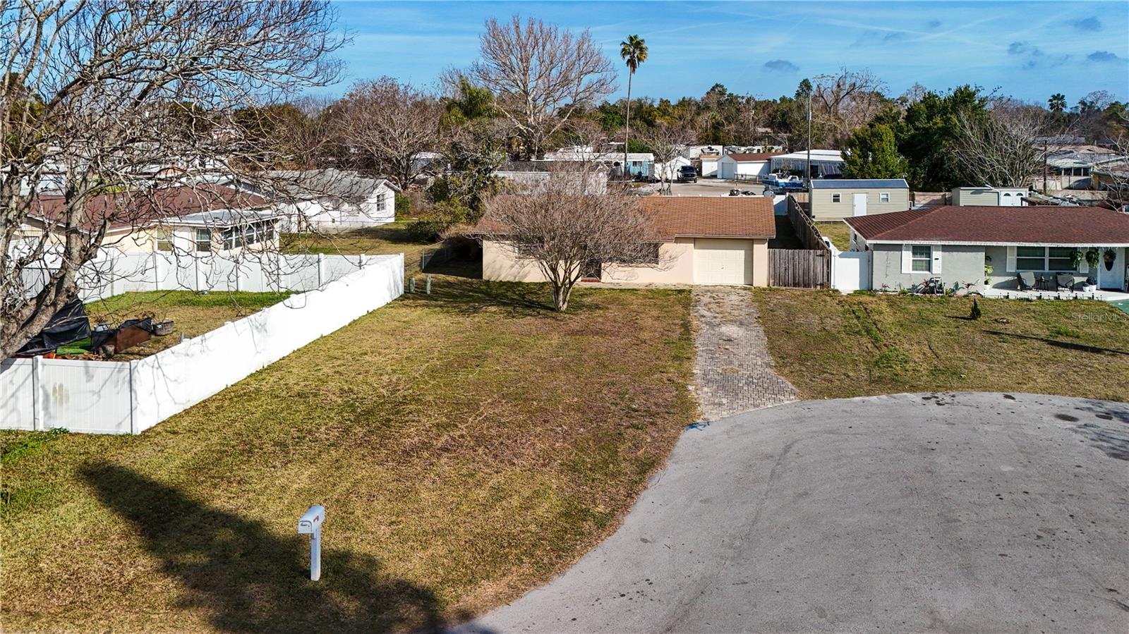 COUNTRY CLUB ESTATES - Residential