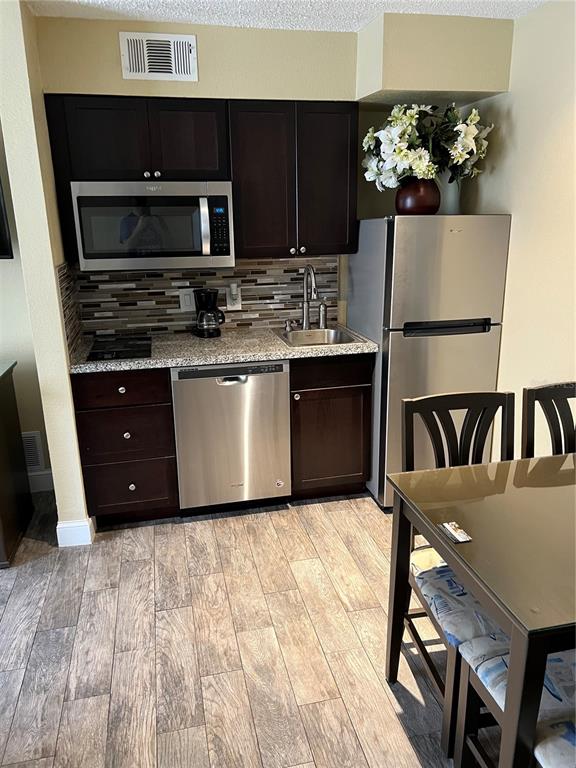 PARKWAY PALMS RSRT MAINGATE - Residential