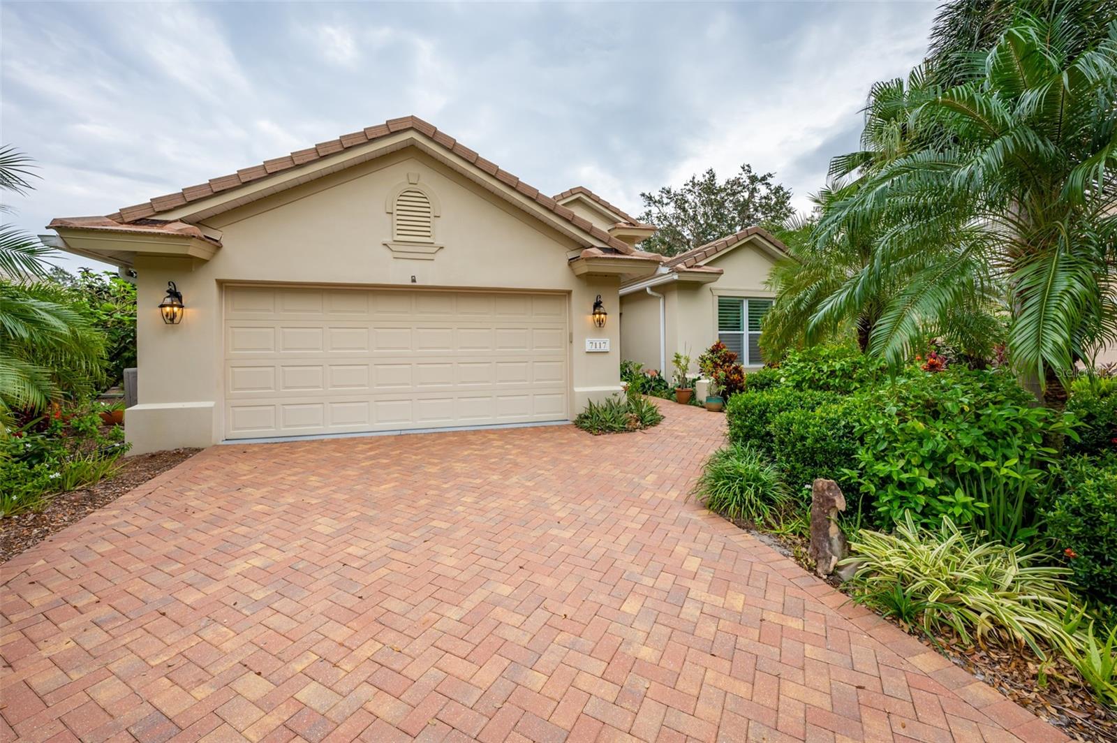 7117 VICTORIA CIRCLE