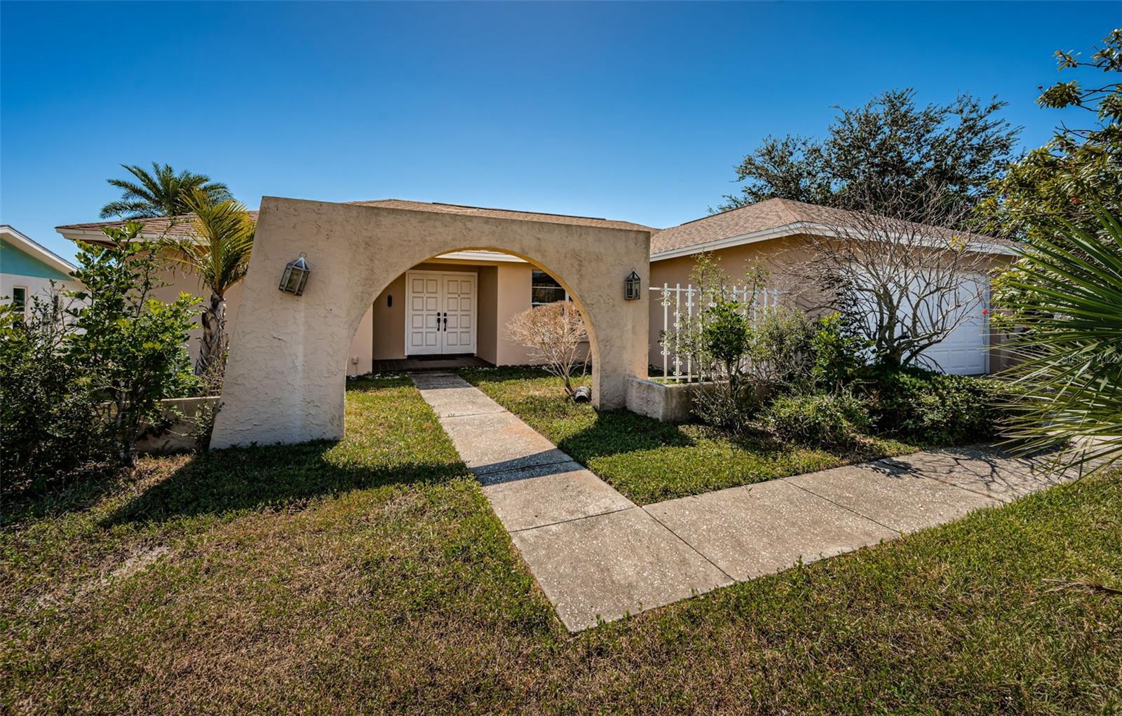 CAPRI ISLE - Residential