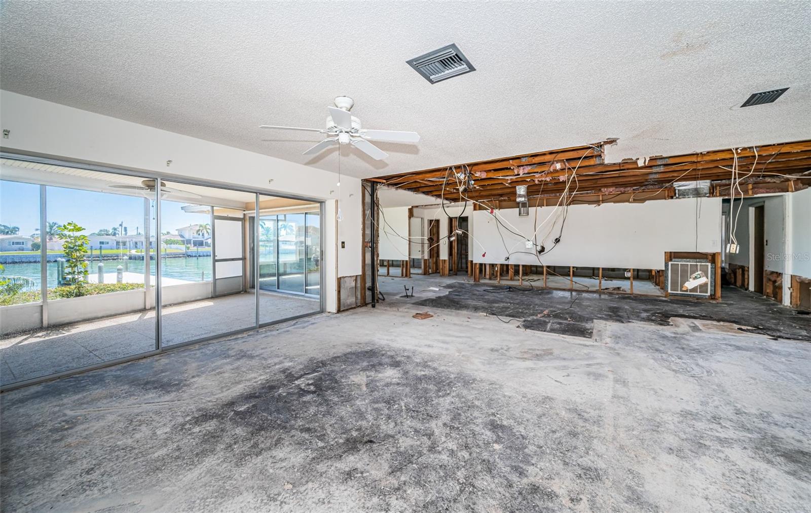 CAPRI ISLE - Residential