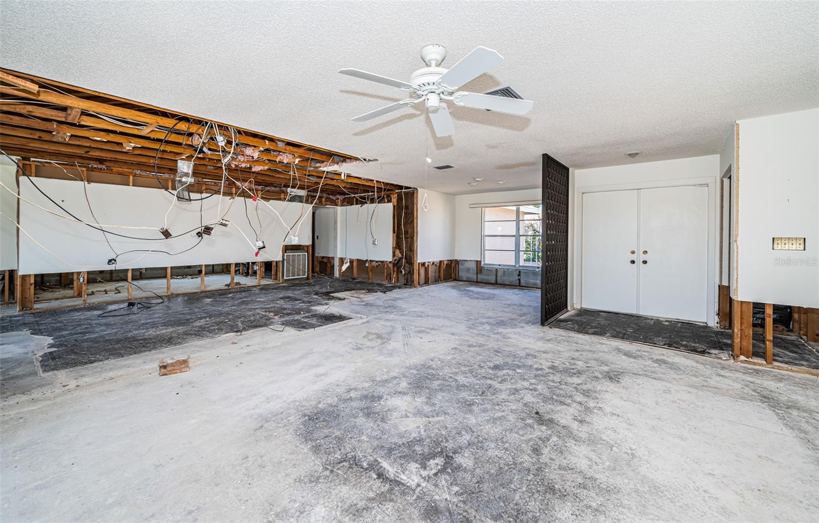 CAPRI ISLE - Residential