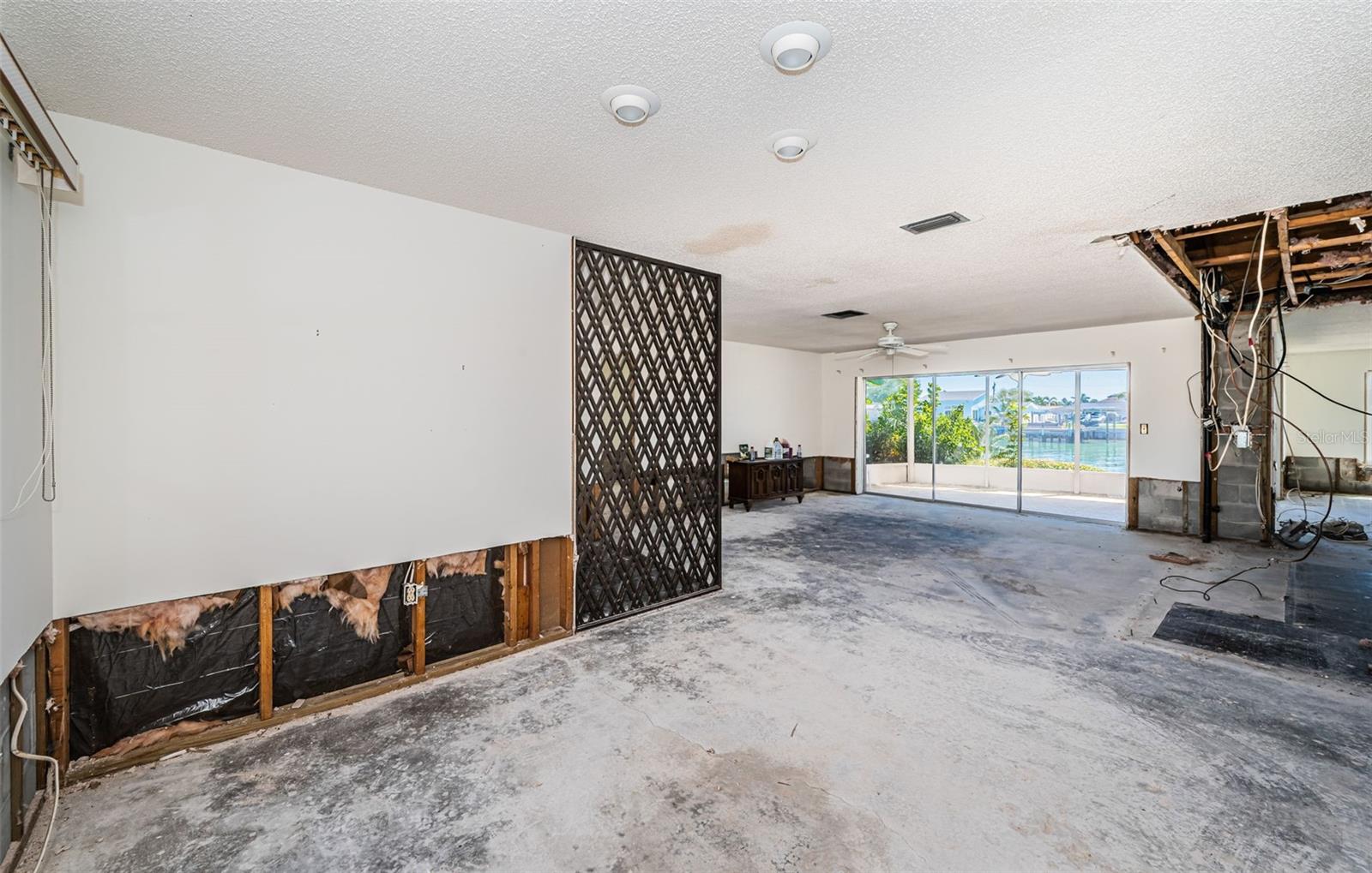 CAPRI ISLE - Residential