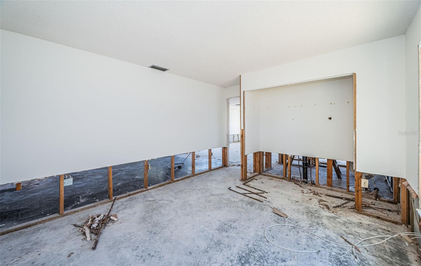 CAPRI ISLE - Residential