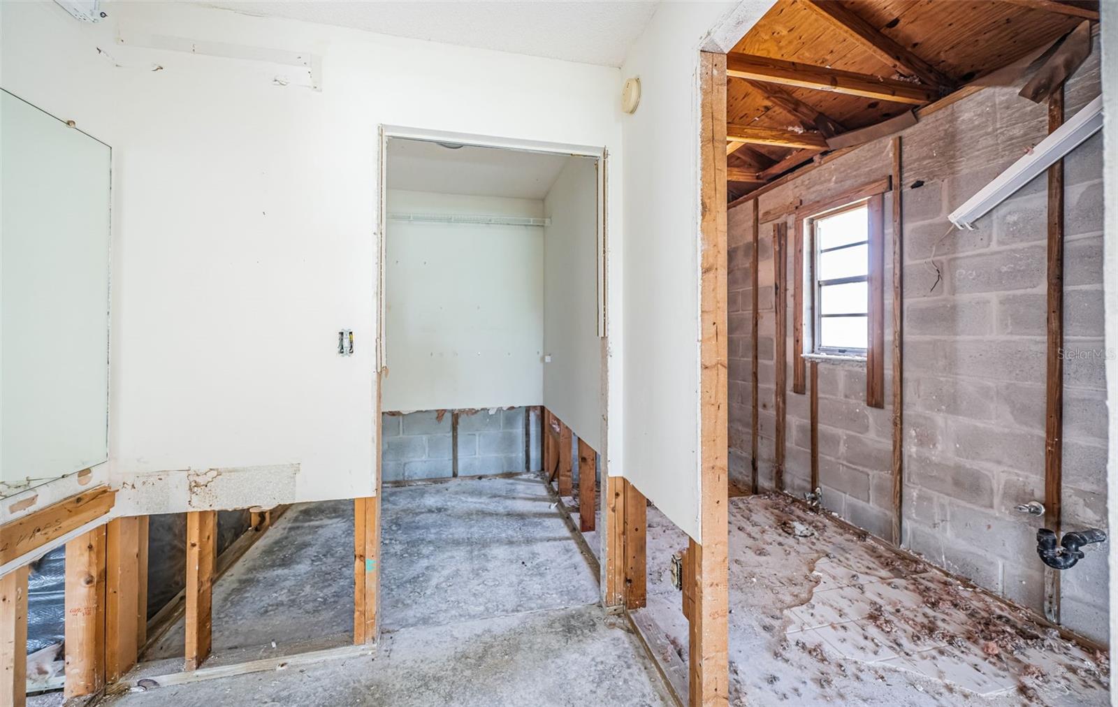 CAPRI ISLE - Residential