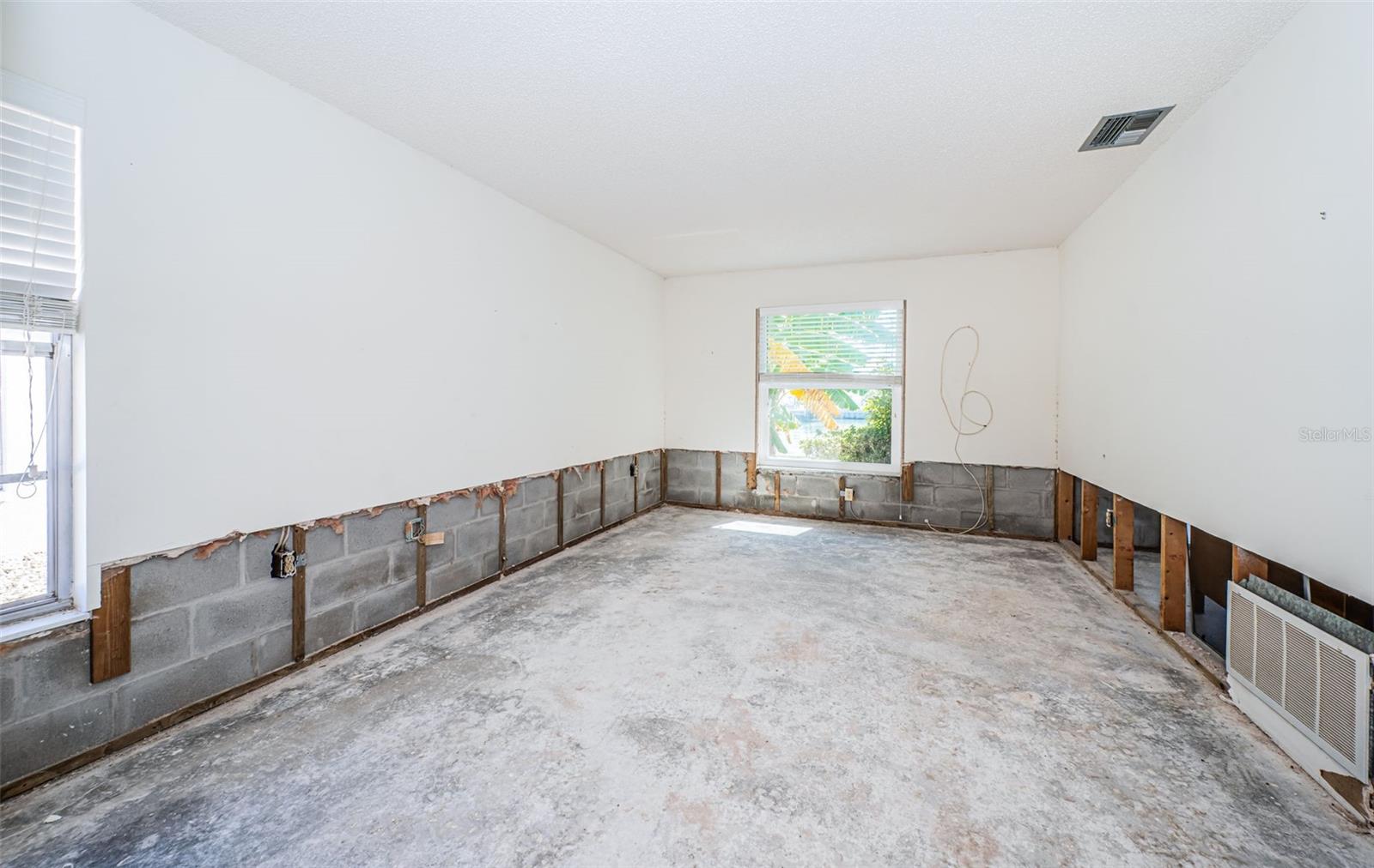 CAPRI ISLE - Residential