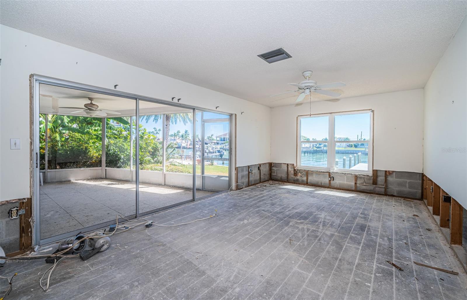 CAPRI ISLE - Residential