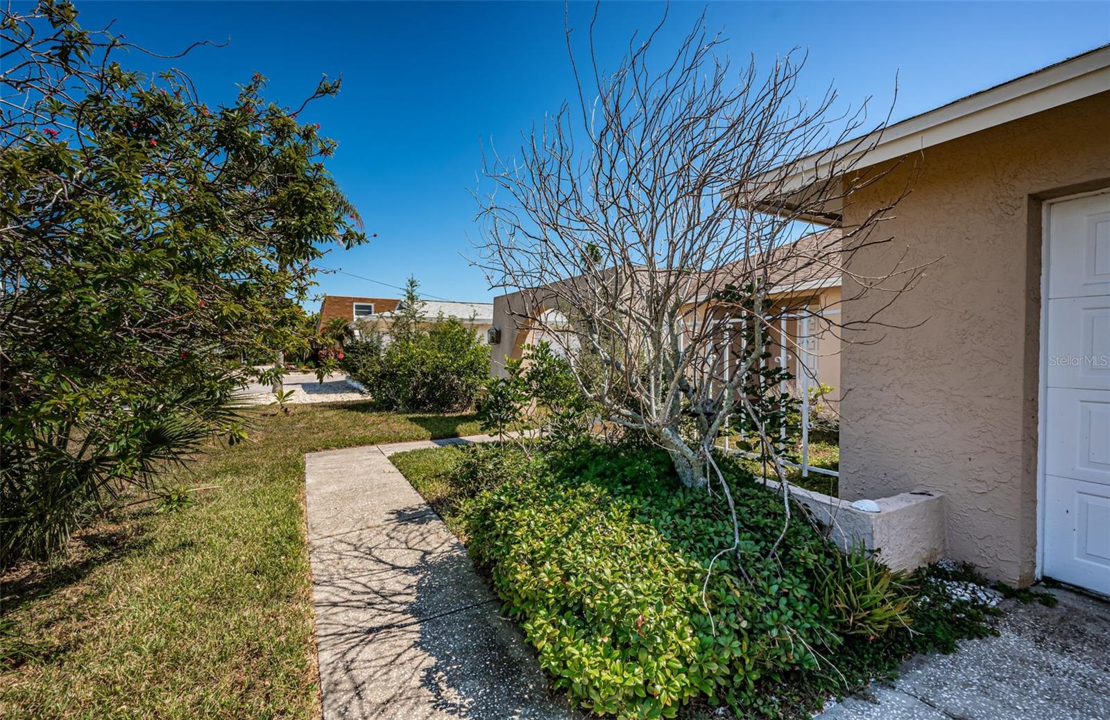 CAPRI ISLE - Residential