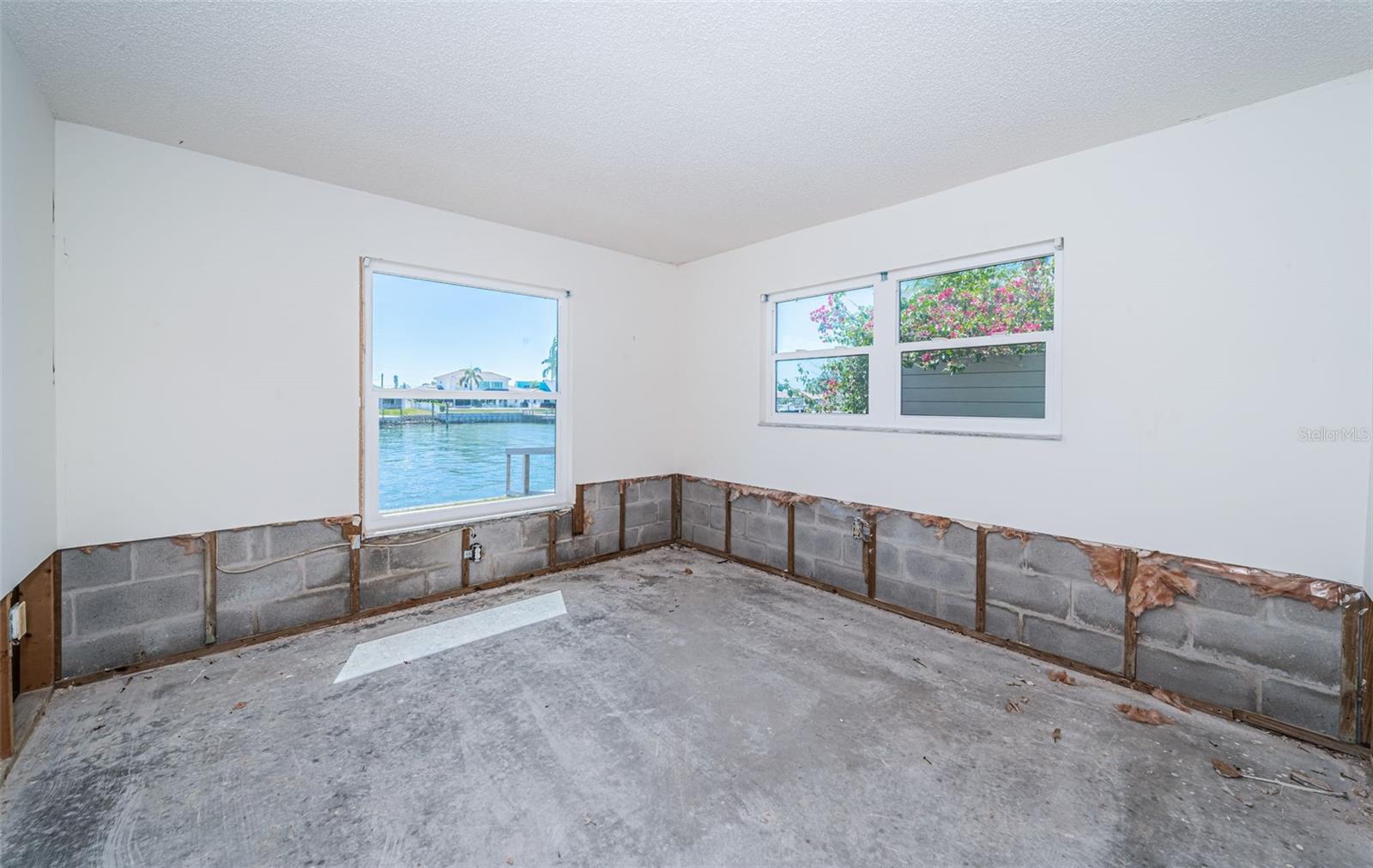 CAPRI ISLE - Residential