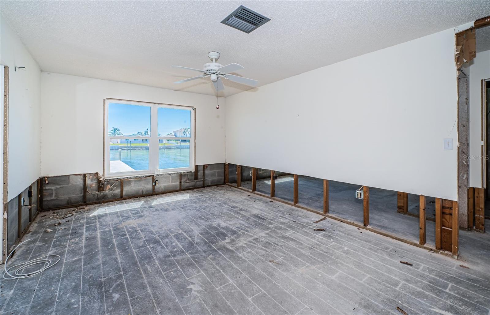 CAPRI ISLE - Residential