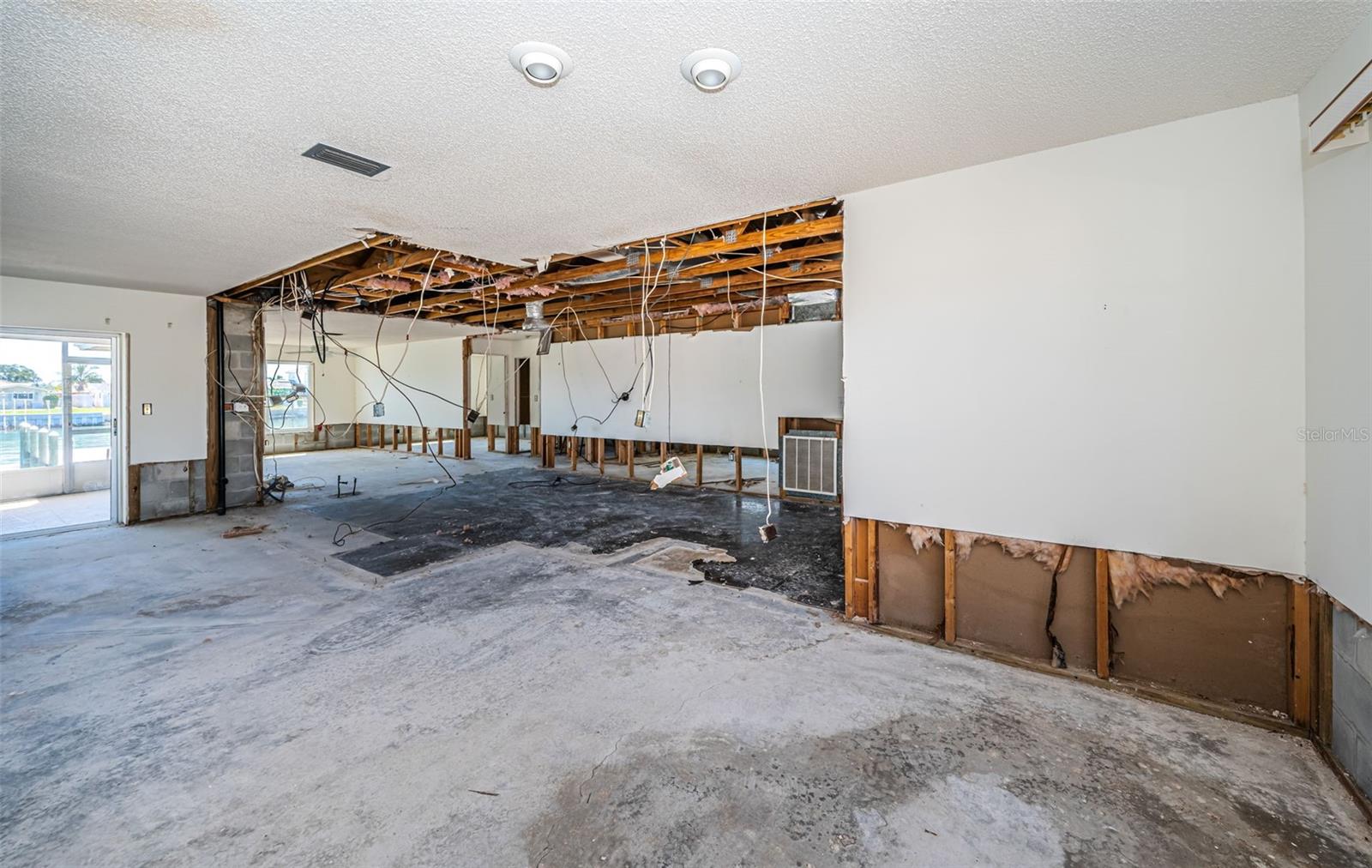 CAPRI ISLE - Residential