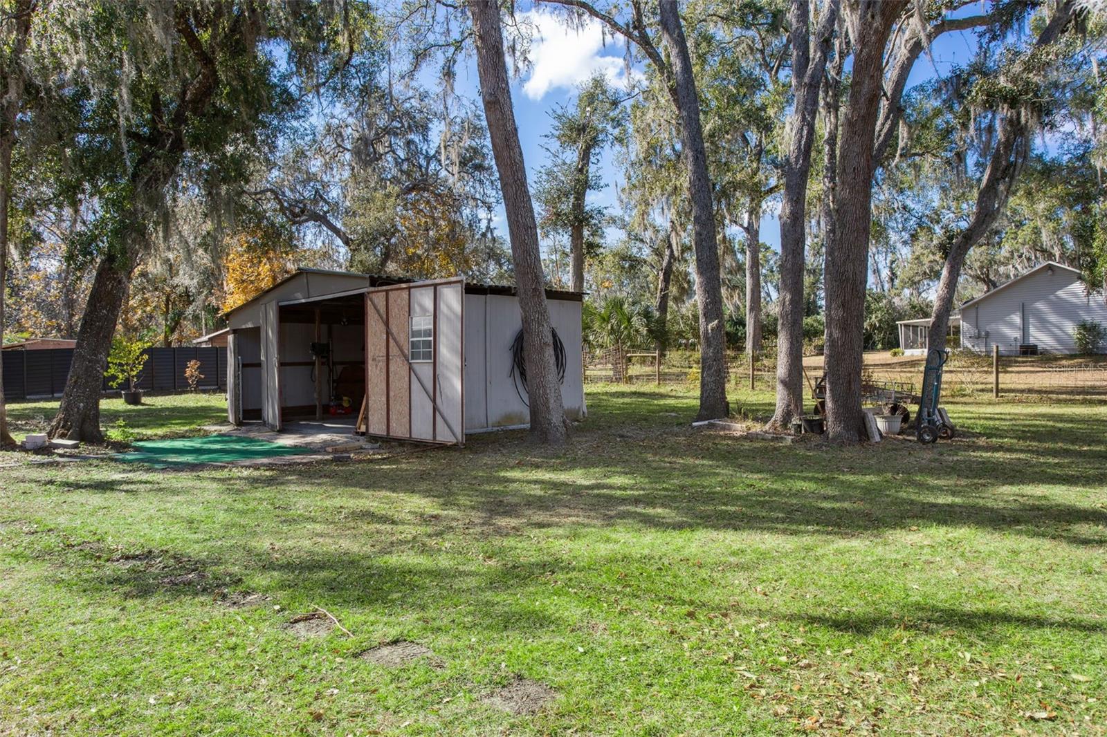 N 01/2 SE 01/4 UNREC SEC 02 TOWNSHIP 24 RG 21 - Residential