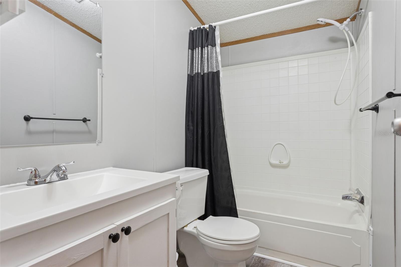 N 01/2 SE 01/4 UNREC SEC 02 TOWNSHIP 24 RG 21 - Residential