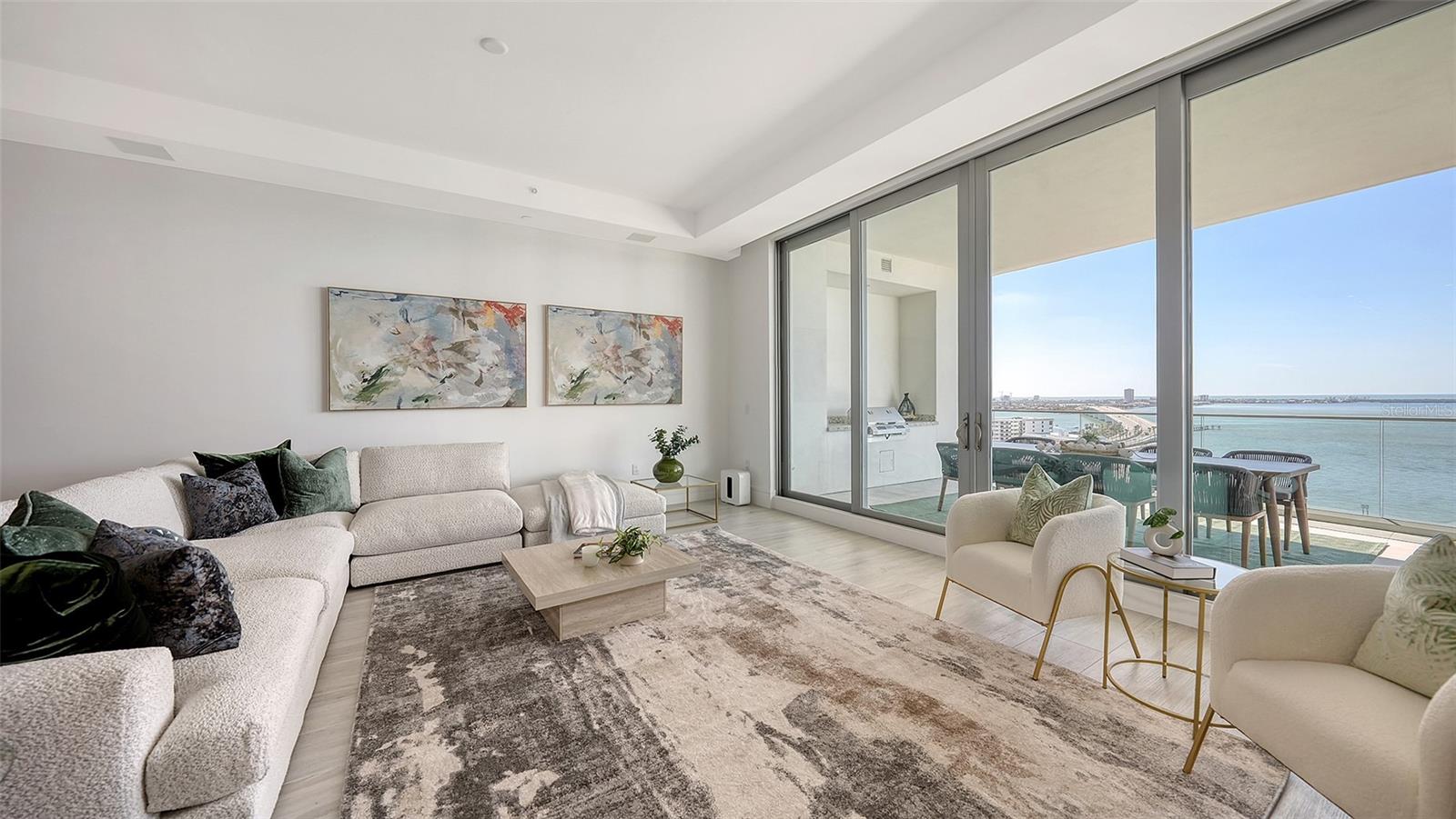 RITZ CARLTON RESIDENCES - Residential