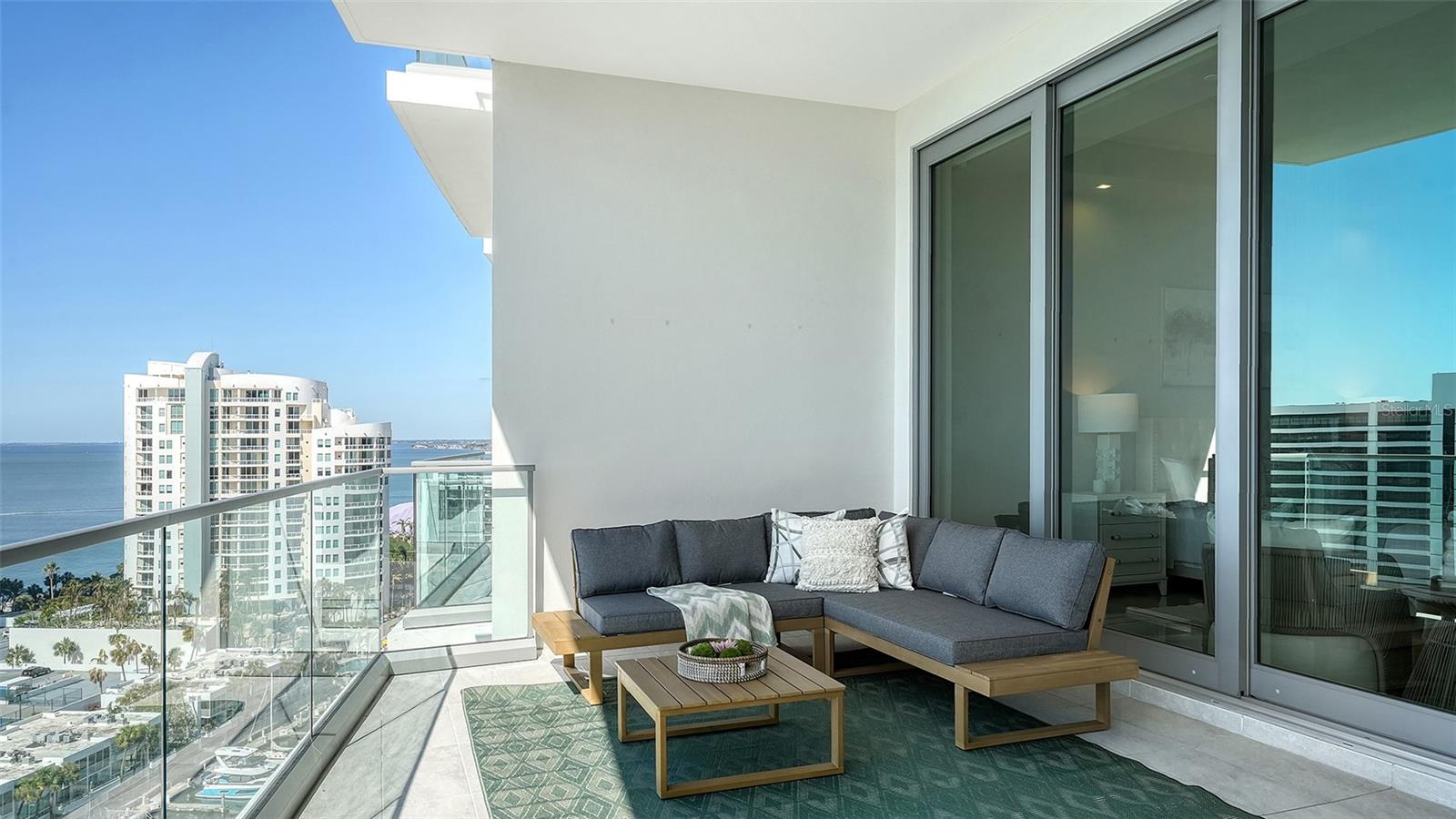 RITZ CARLTON RESIDENCES - Residential