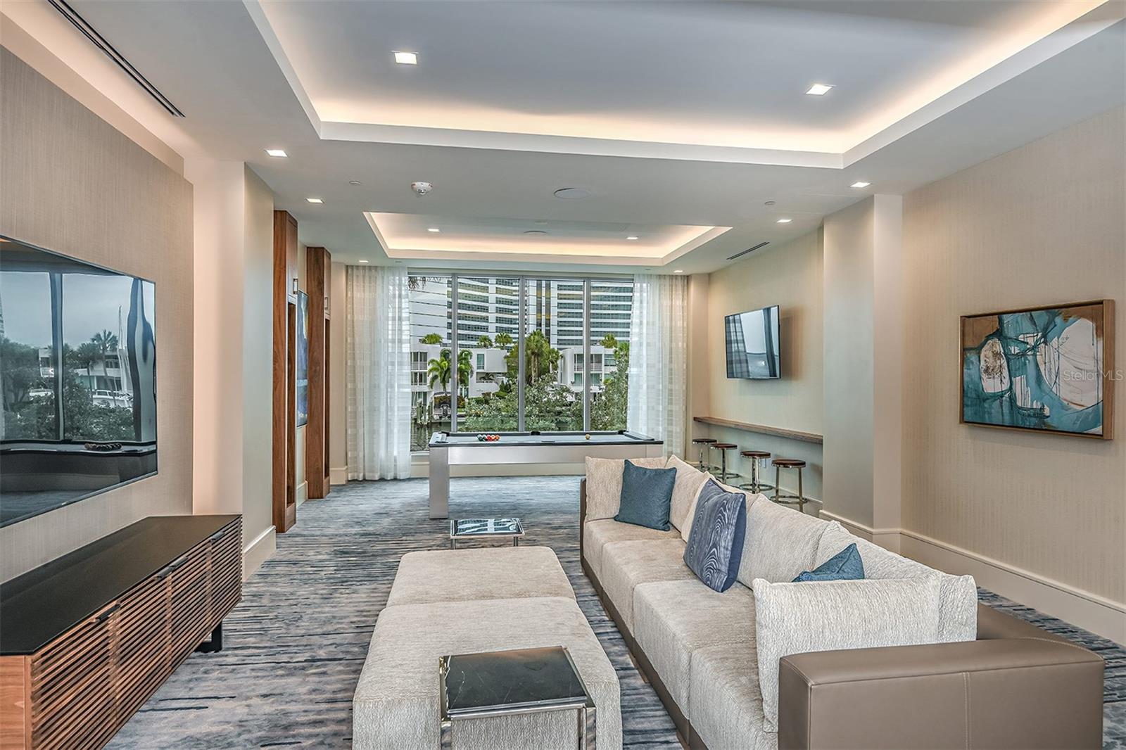 RITZ CARLTON RESIDENCES - Residential