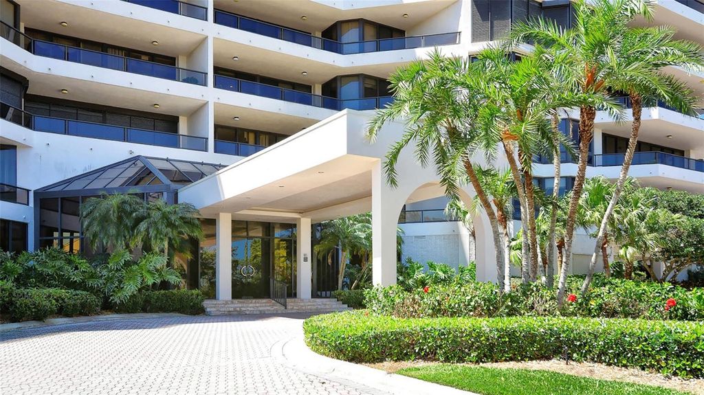 Photo of 545 Sanctuary Drive #B605, Longboat Key, FL 34228 (MLS # A4677115)