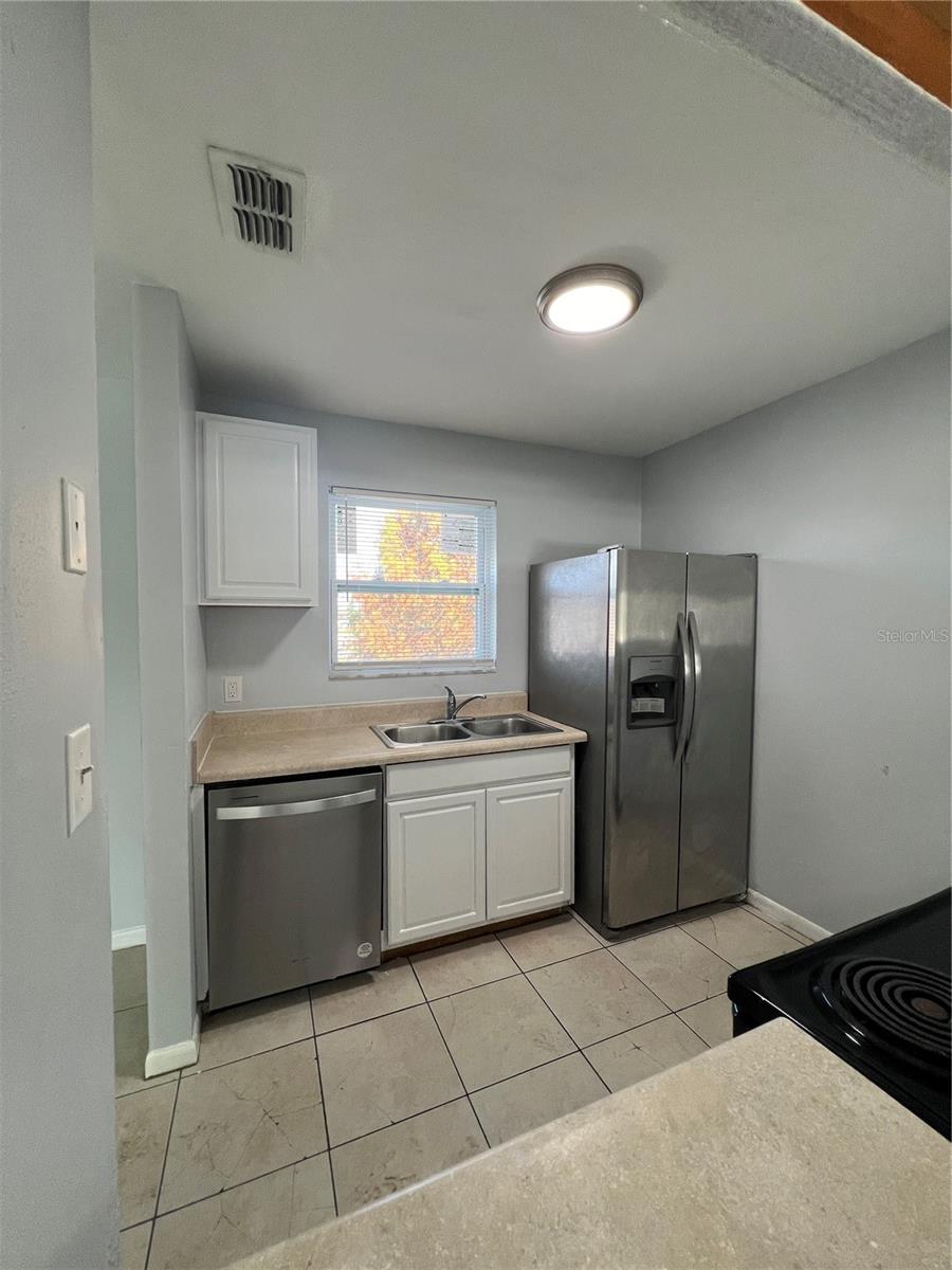 DOUGS UNIT 1 - Residential Lease