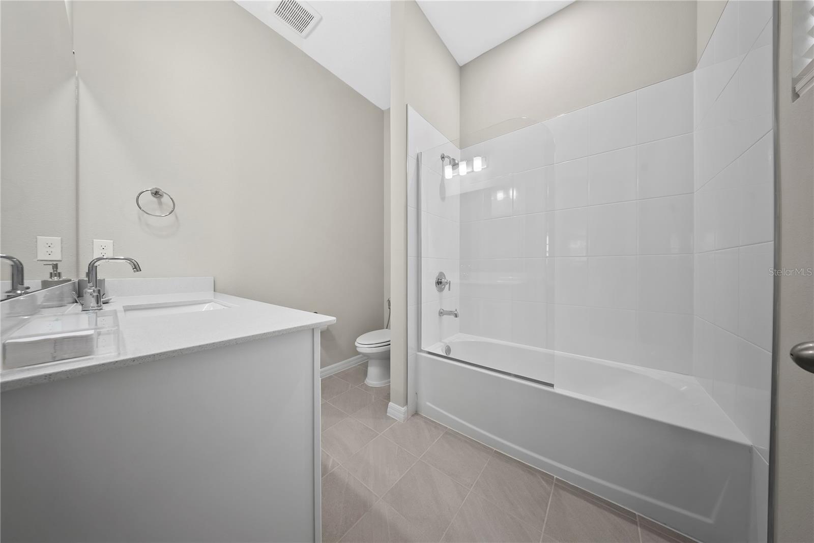 SILVERLEAF RESERVE/HAMLIN PH 2 - Residential Lease