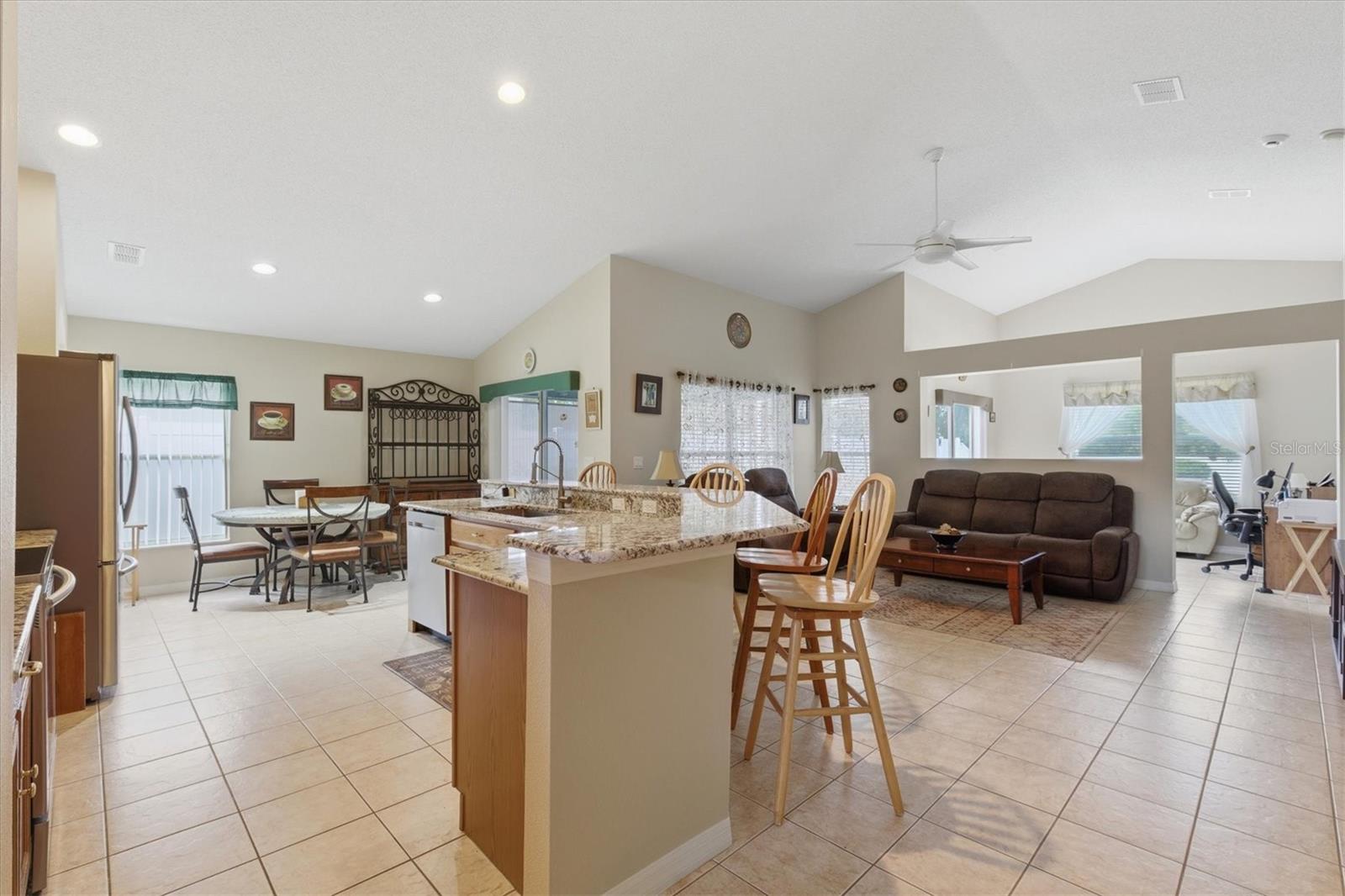 KEY VISTA PH 02 - Residential