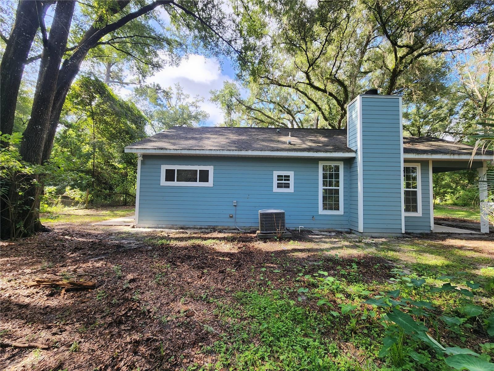 8909 SE 2ND STREET ROAD