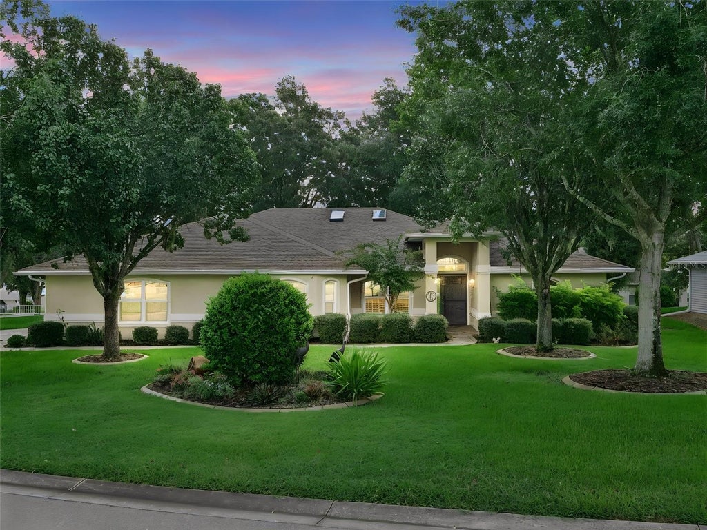 Photo of 21142 Edinborough Place, Leesburg, FL 34748 (MLS # G5117130)
